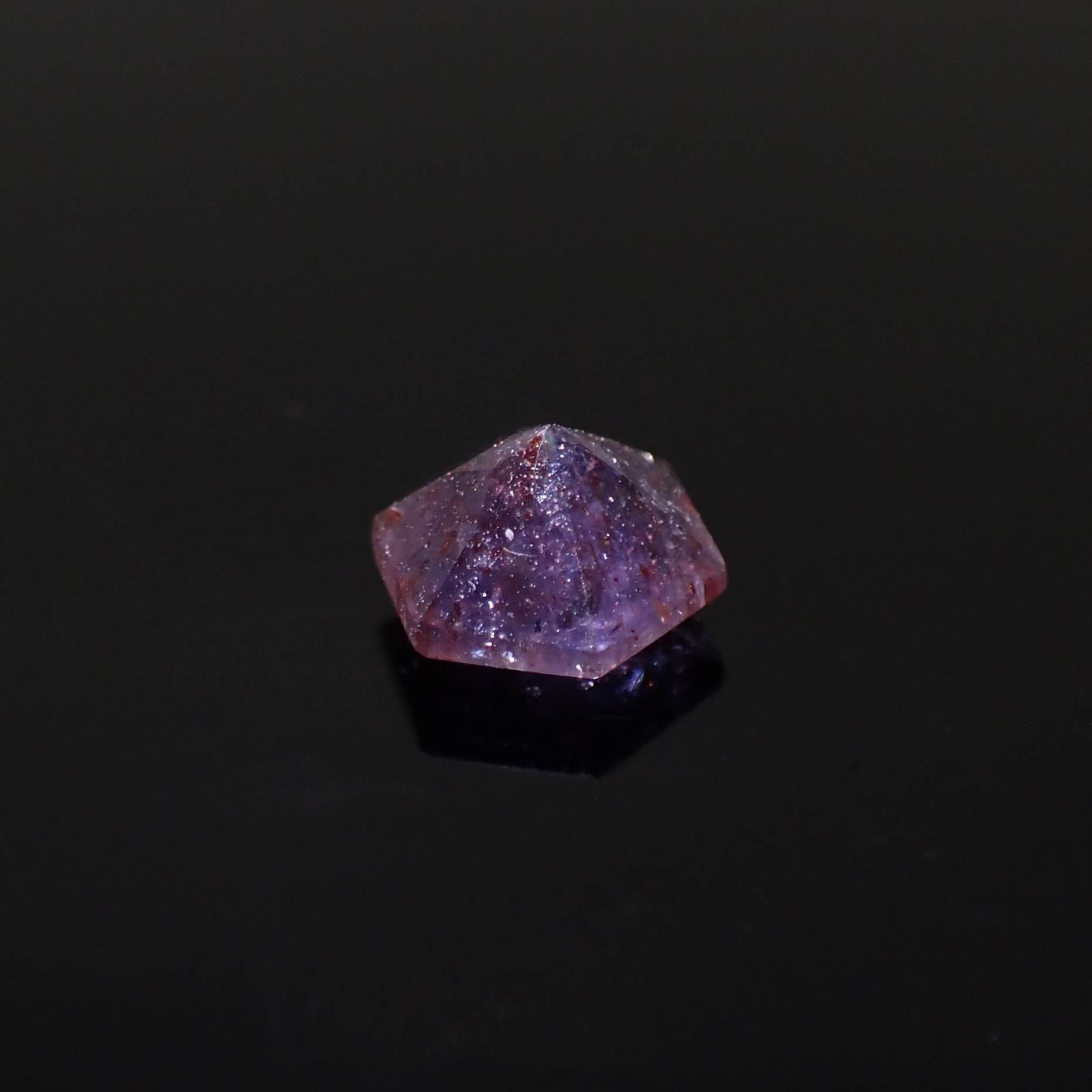 ◇ヘキサゴンカット◇ブラッドショットアイオライト インド産 0.91ct[230320938]6.1x6mm前後