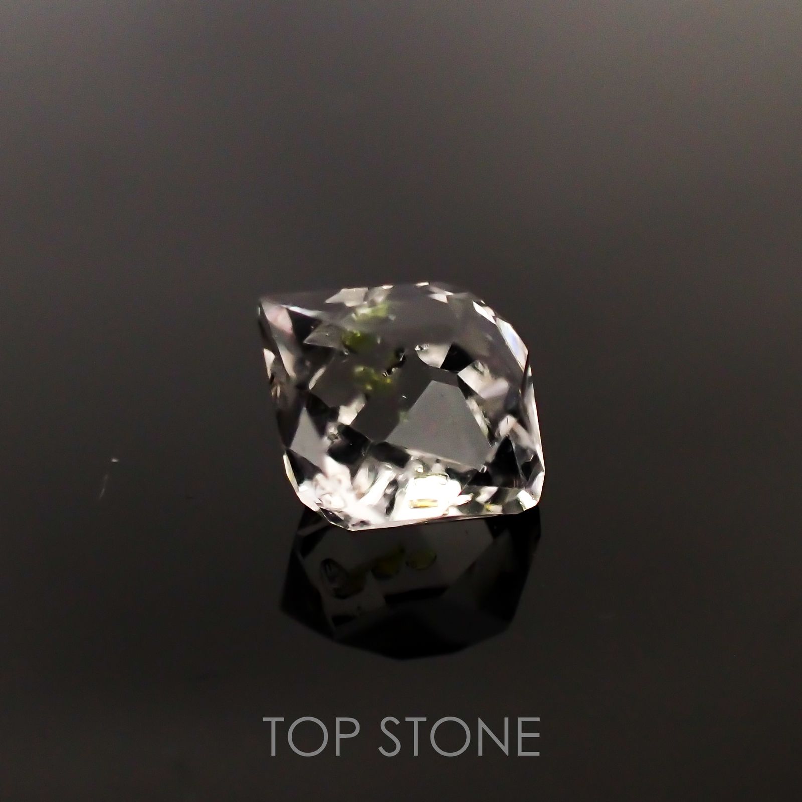 オイルインクォーツ パキスタン産 原石・結晶 2.93ct[210611073]10.7×8mm前後