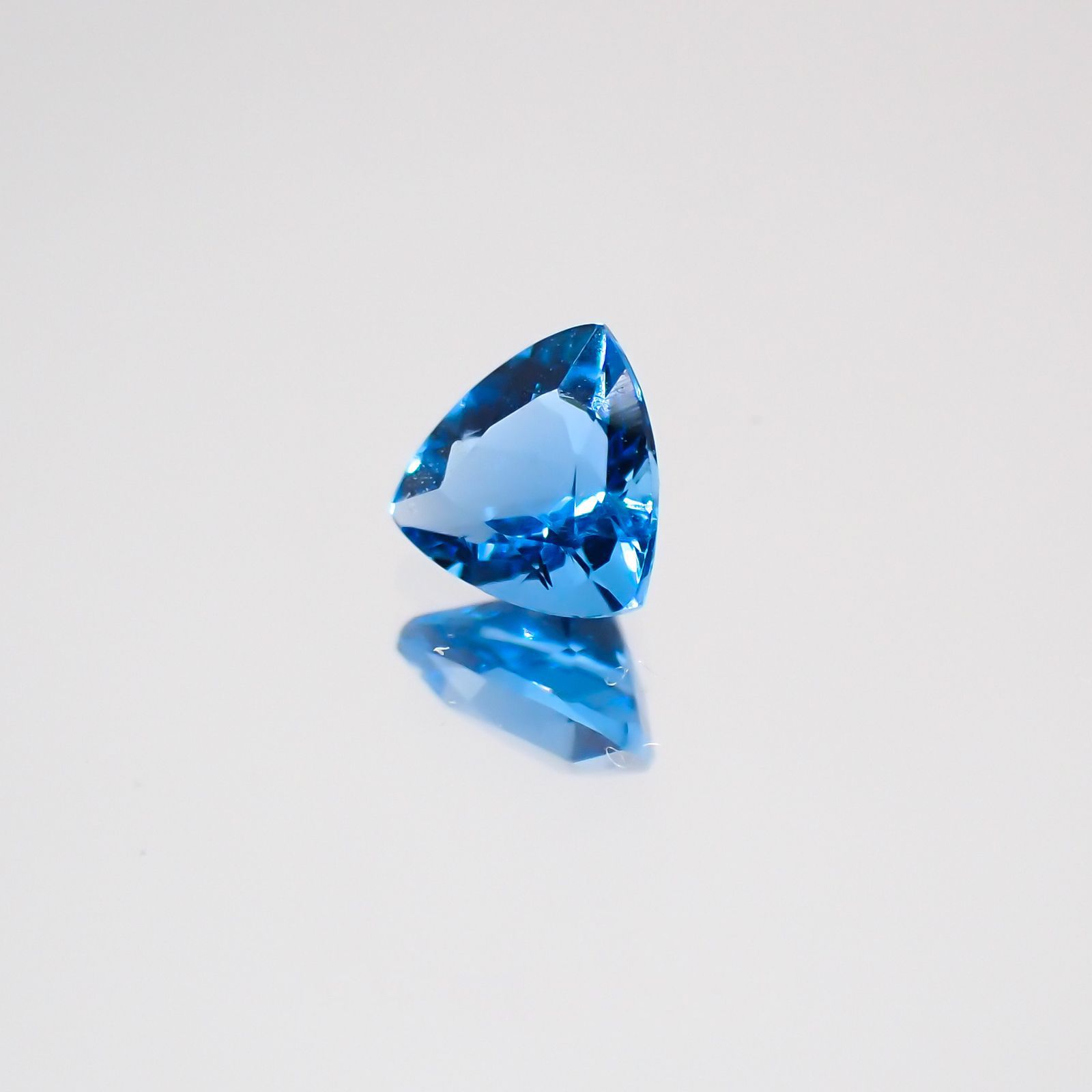 アウイナイト ドイツ産 ルース 0.13ct[20063065]3.6×3.6mm前後