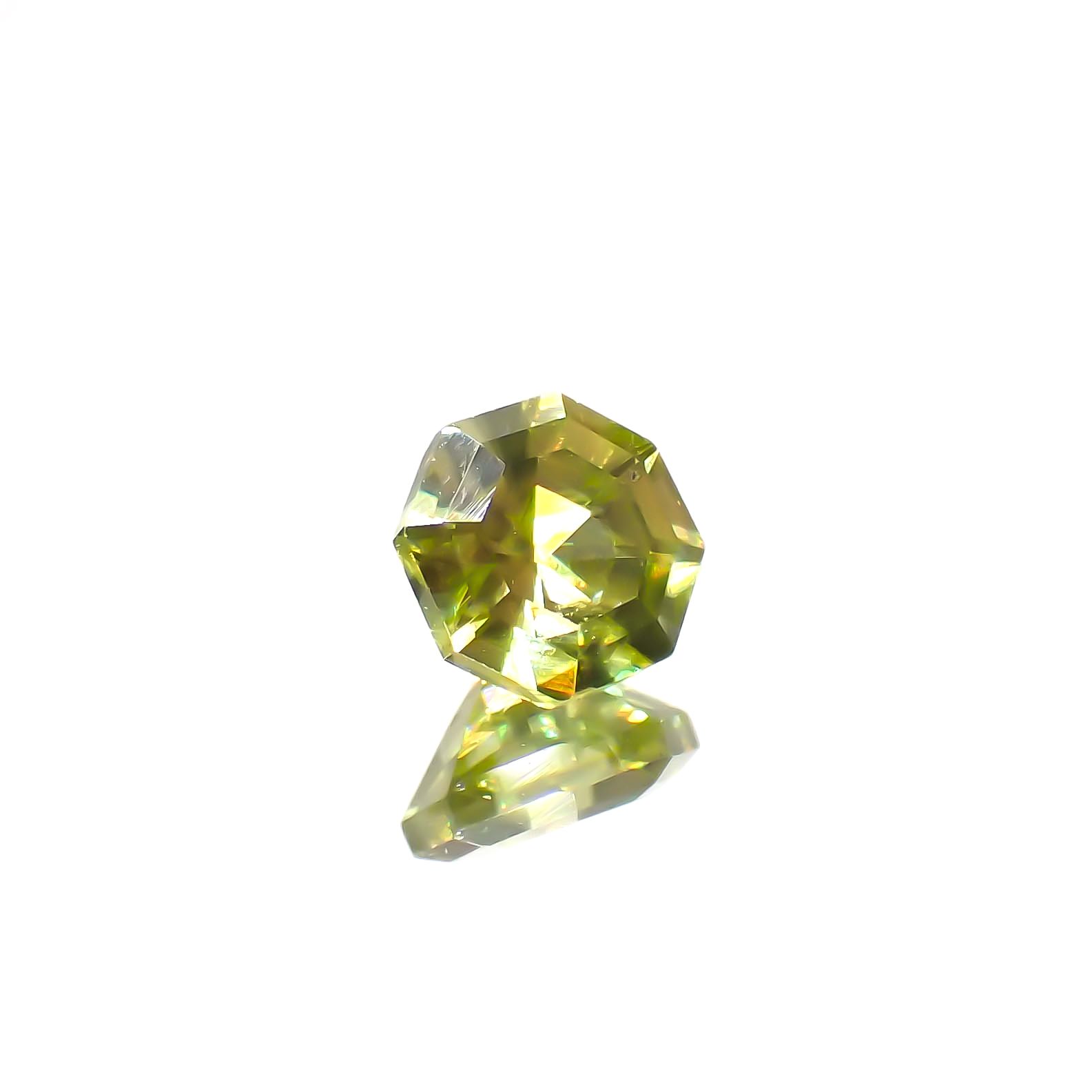 ◇オクタゴンカット◇スフェーン(宝石名スフェーン)マダガスカル産 0.68ct 識別済[231224750]5.2x5.2mm前後