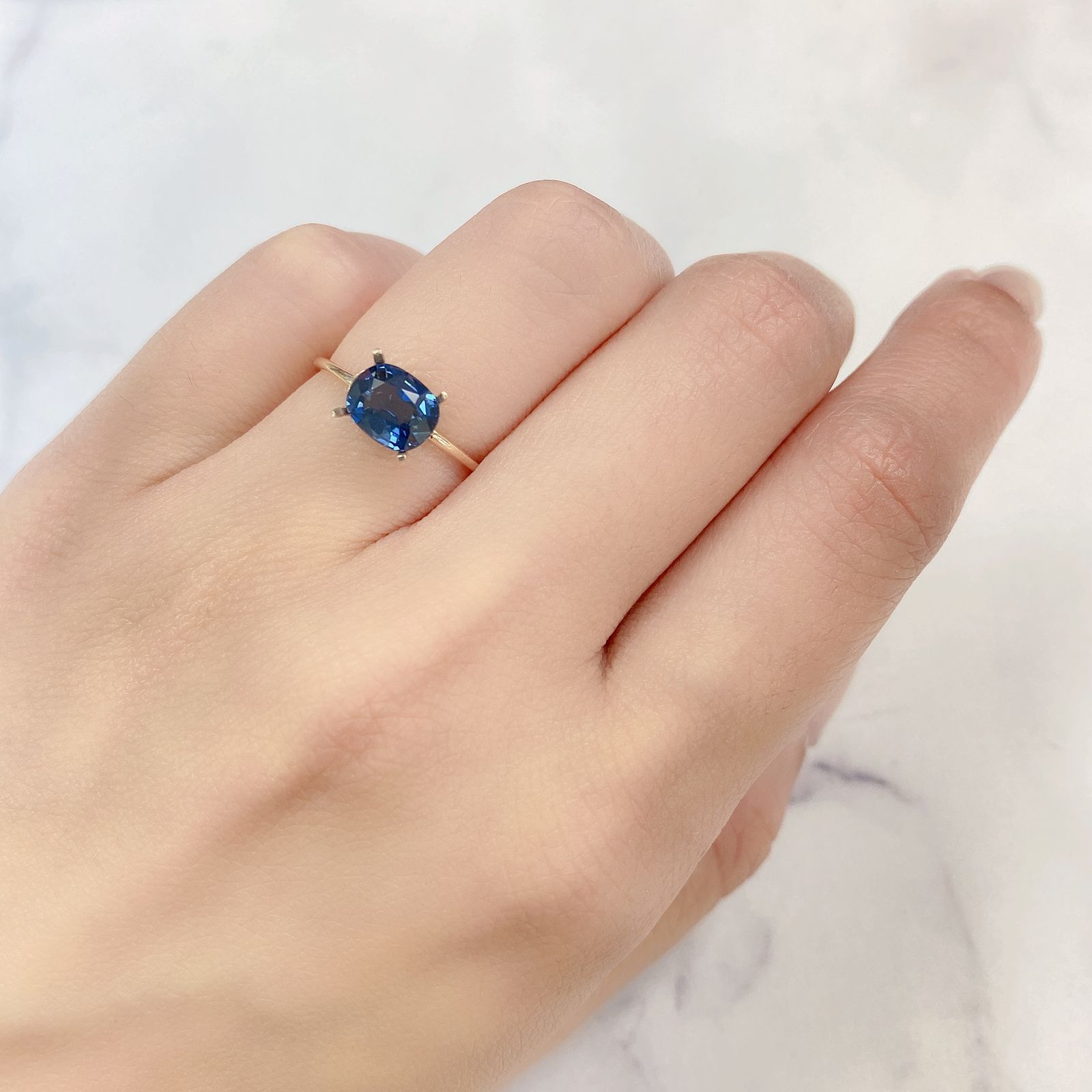 ブルースピネル(宝石名ブルー・スピネル)スリランカ産 1.395ct ソ付(彩珠)[231224450]7.4x5.9mm前後