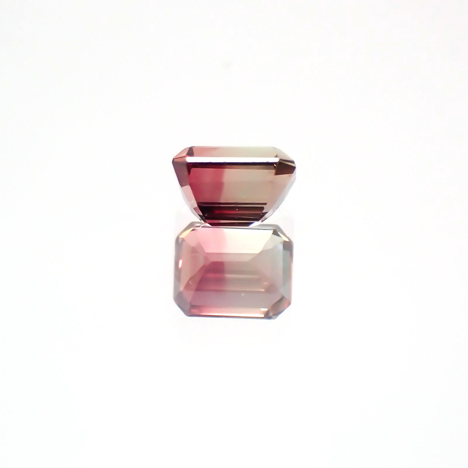 バイカラーサファイア(宝石名バイカラー・サファイア) タンザニア産 0.29ct 識別済[21069751]3.8×3.1mm前後