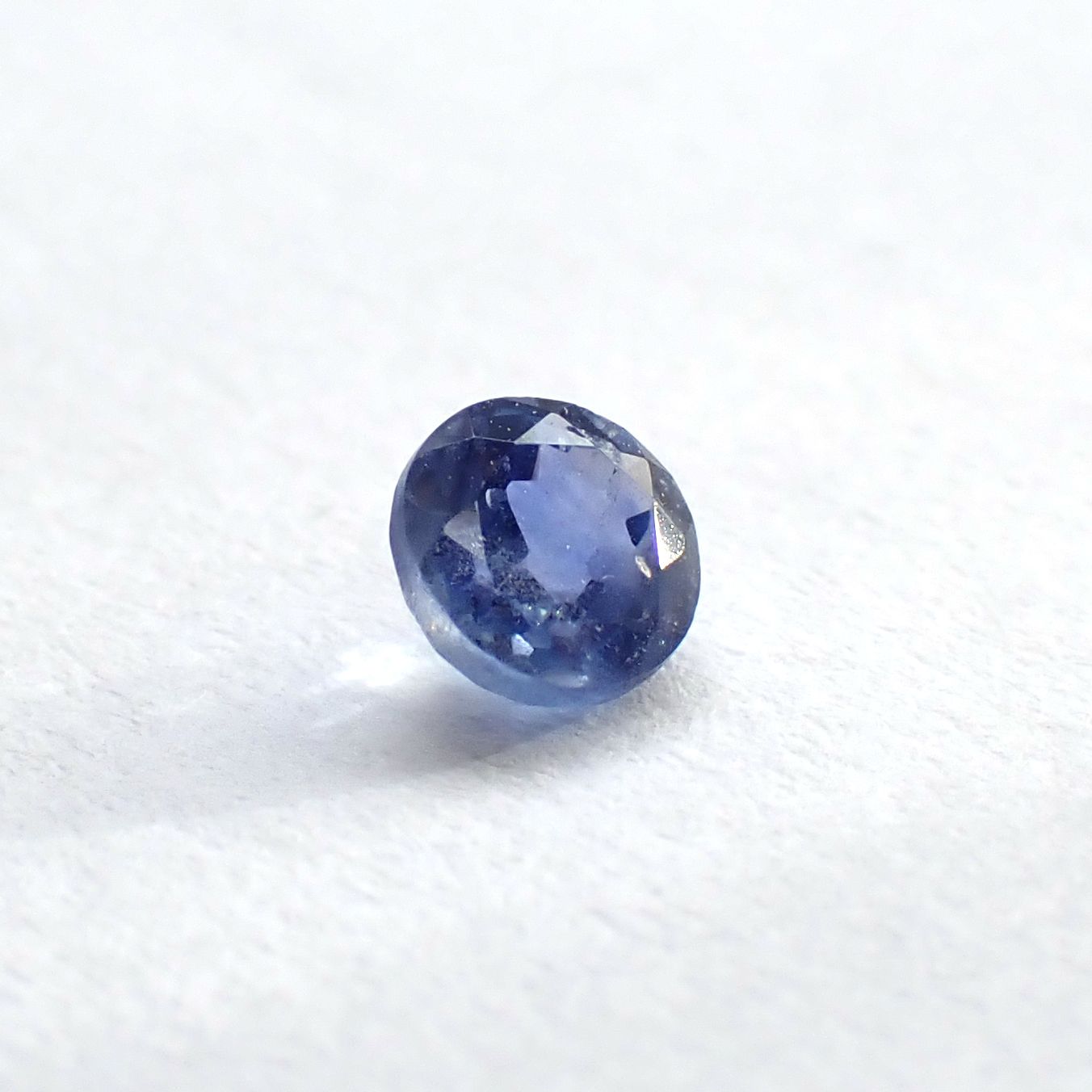 カシミールサファイア非加熱(宝石名バイオレットブルー・サファイア)インド・カシミール地方産 GIA鑑付 0.35ct / 3.8x3.87mm前後 [260933203]