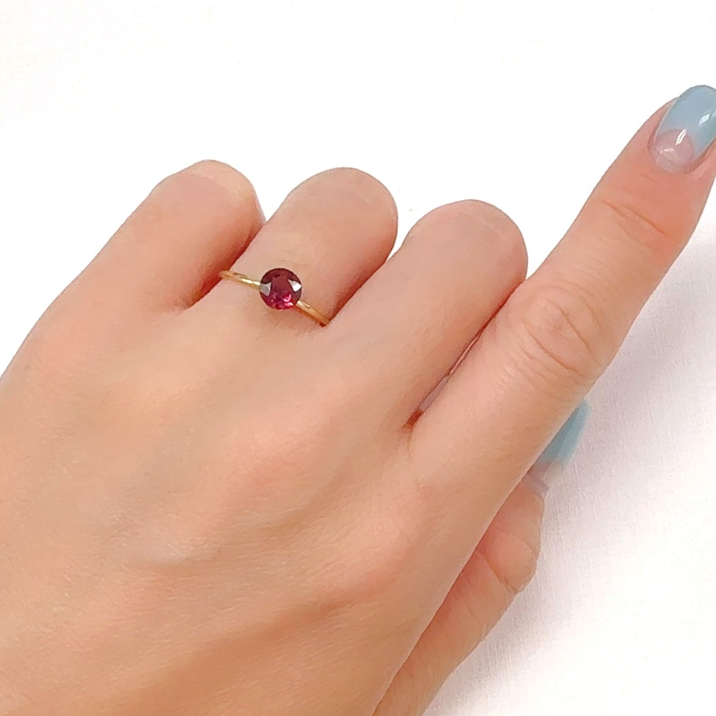 ロードライトガーネット(宝石名ガーネット)ブラジル産 0.92ct 識別済[240928705]6.1x6mm前後
