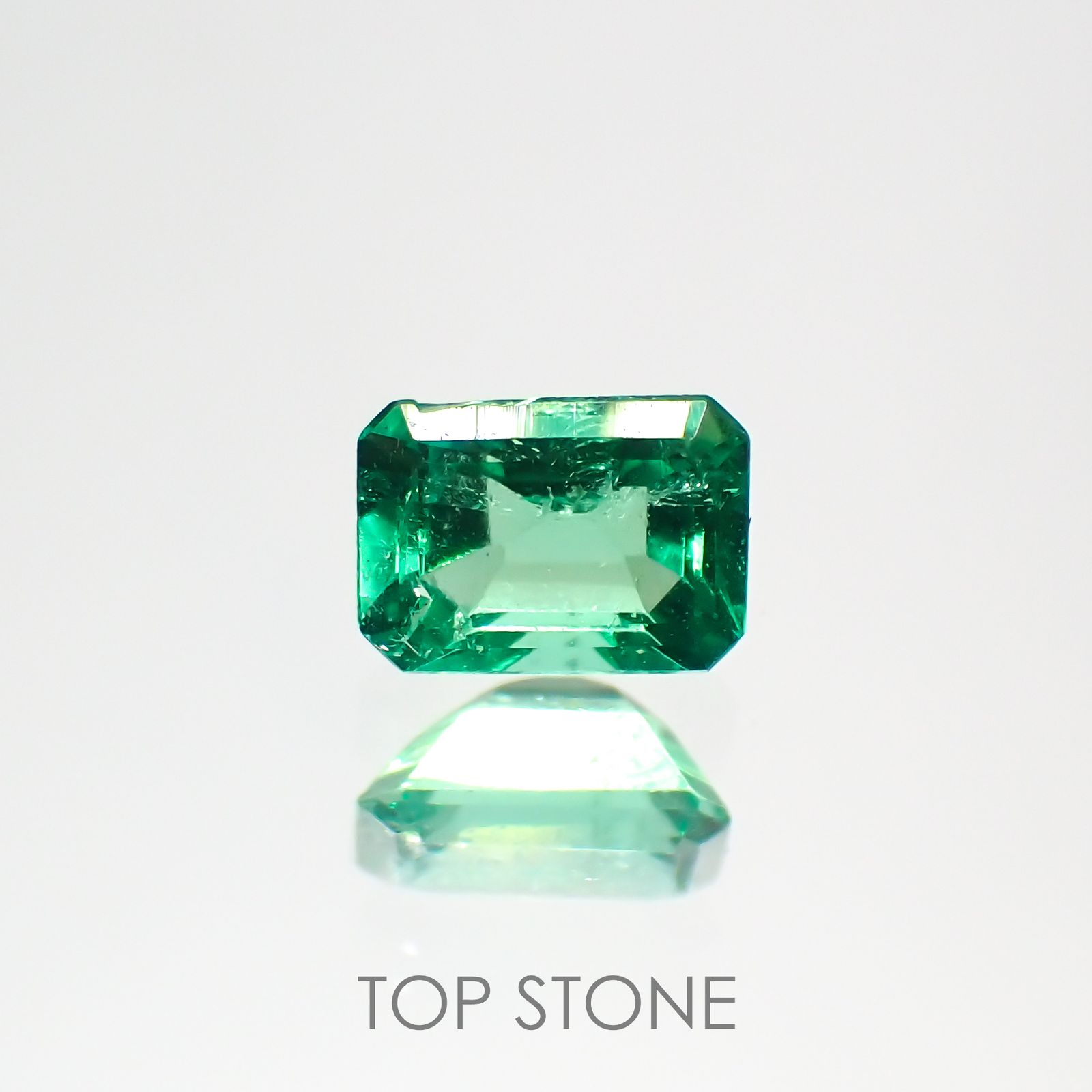 エメラルド(宝石名エメラルド) コロンビア産 0.24ct 識別済[20042280]4.5×3.1mm前後