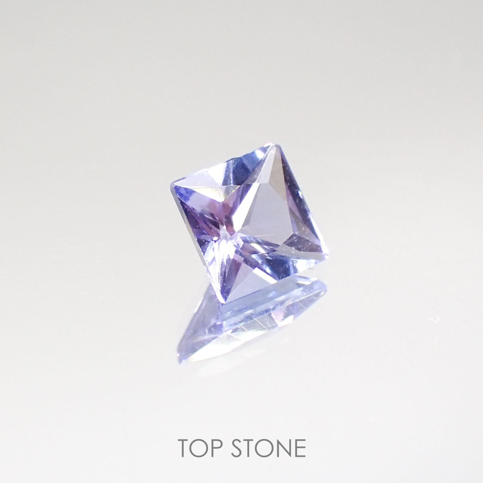 タンザナイト(宝石名タンザナイト)タンザニア産 0.42ct 識別済[220113855]4.3x4.3mm前後
