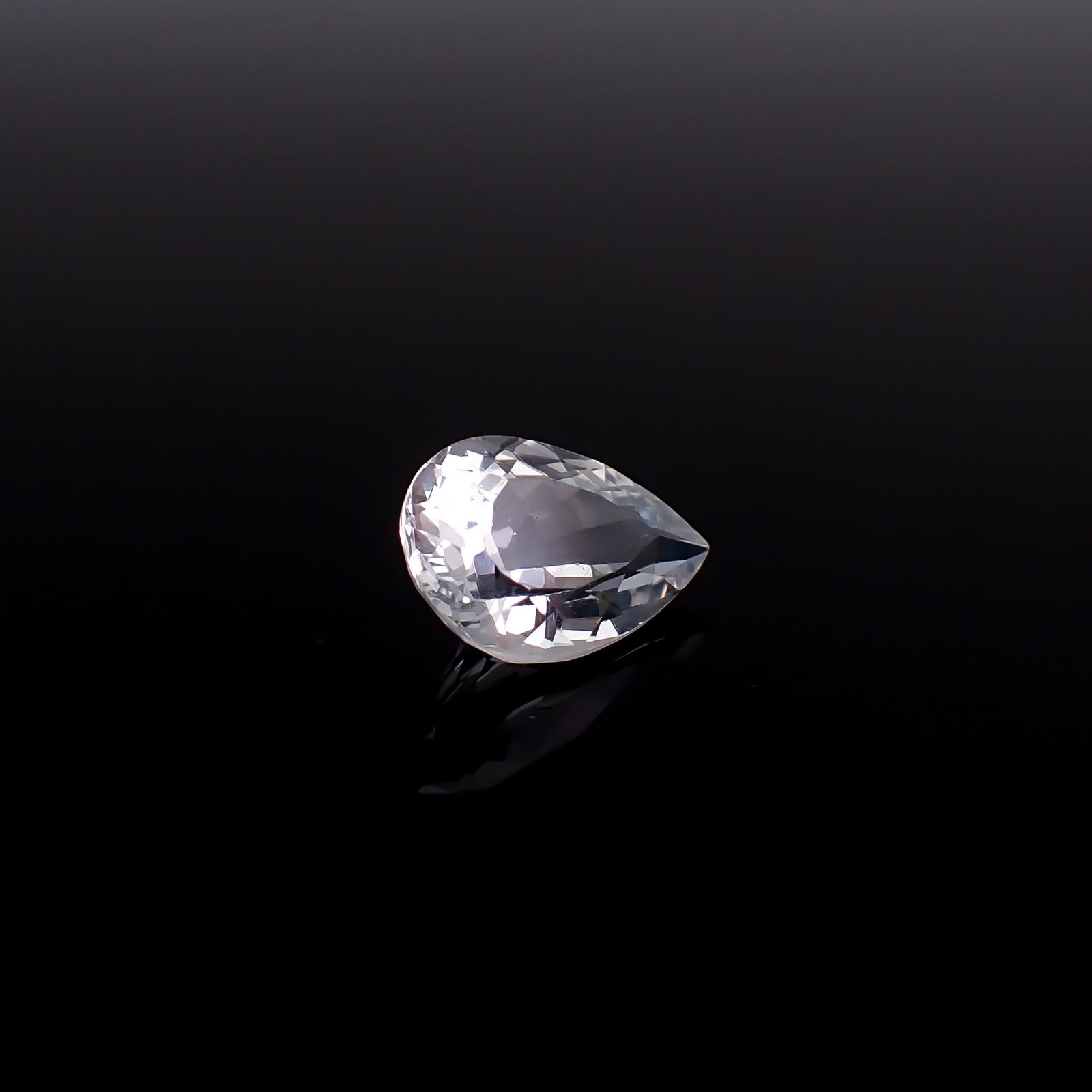 シルバーアパタイト フルオレッセンス アフリカ産 識別済 1.69ct / 9.8x6.6mm前後 [260632514]