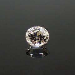 リューコガーネット(宝石名ホワイト グロッシュラー・ガーネット)ビルマ産 0.31ct 識別済[220616318]4.1x3.6mm前後