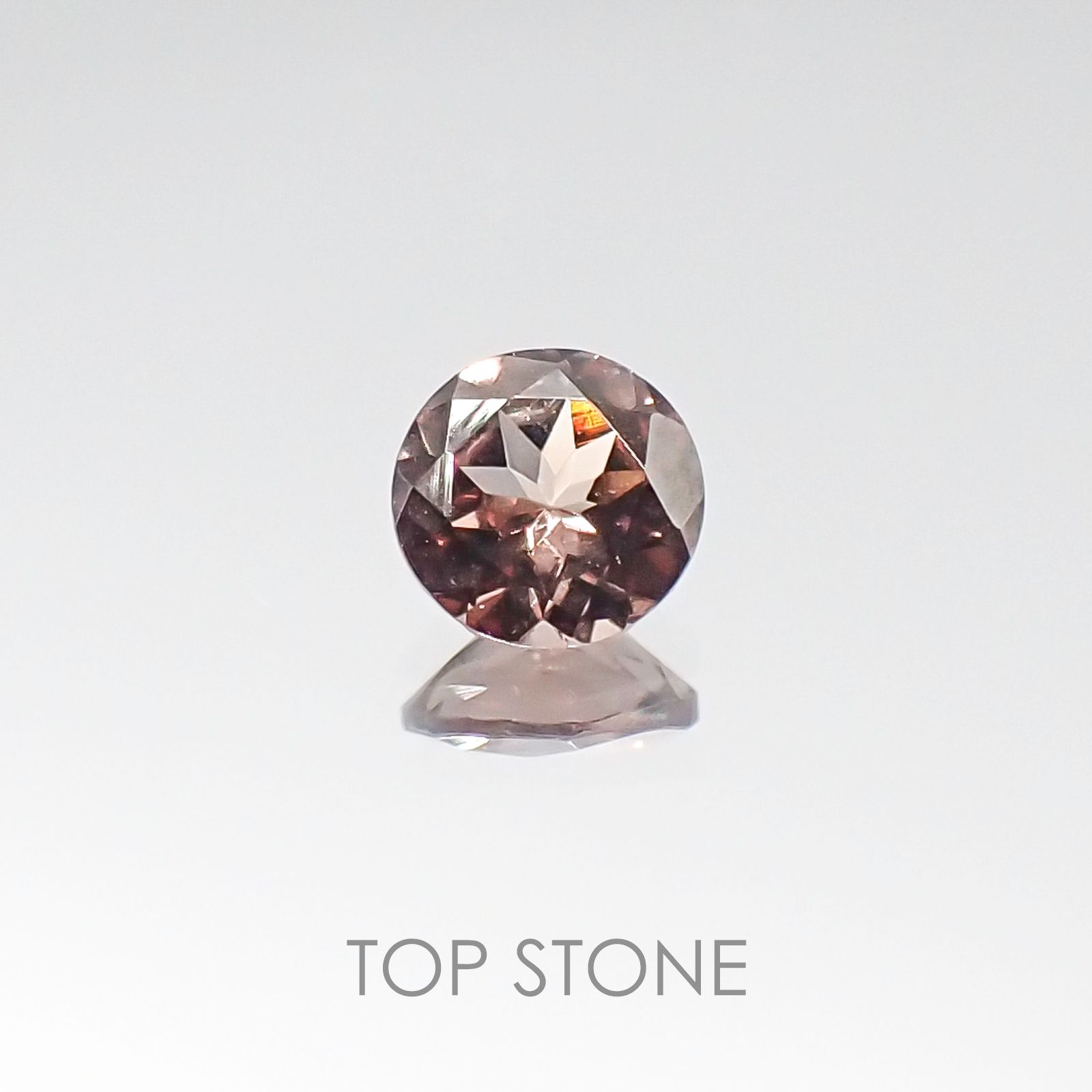 カラーチェンジマラヤガーネット タンザニア産 ルース 0.52ct[20106085]5.1×5mm前後