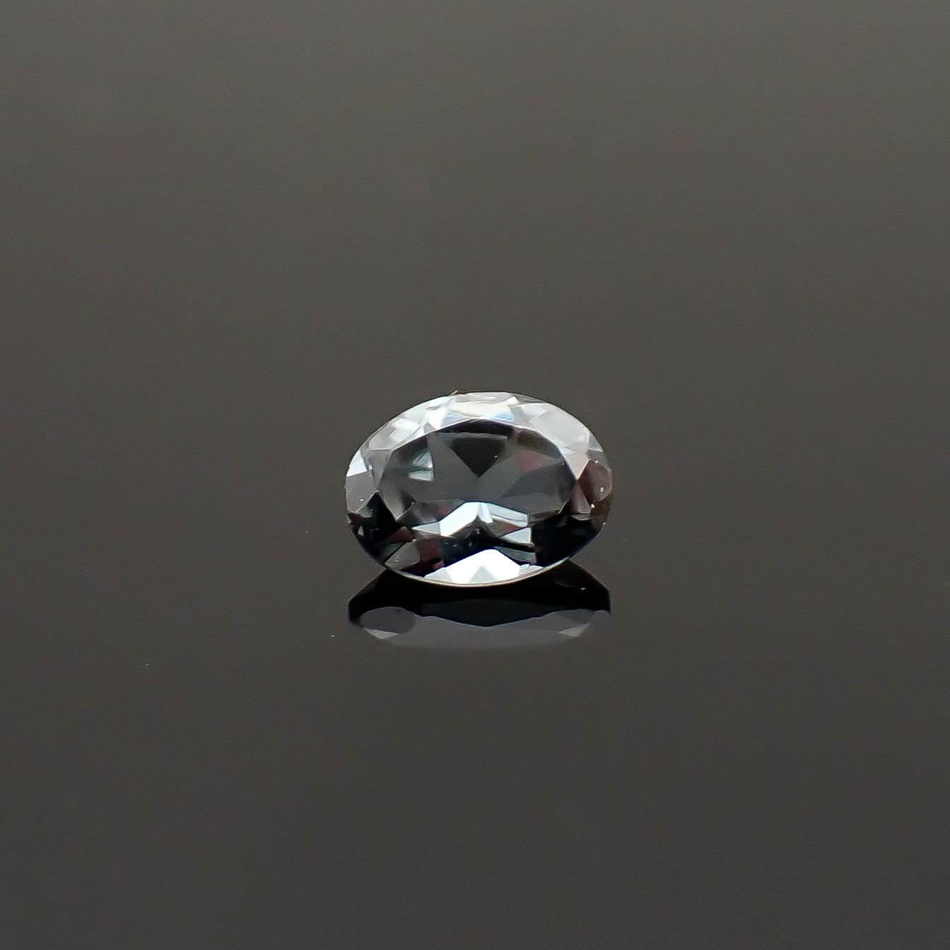 ベキリーブルーガーネット（カラーチェンジガーネット アレキタイプ） マダガスカル・ベキリー産 0.18ct / 4.1x2.9mm前後 [260732454]