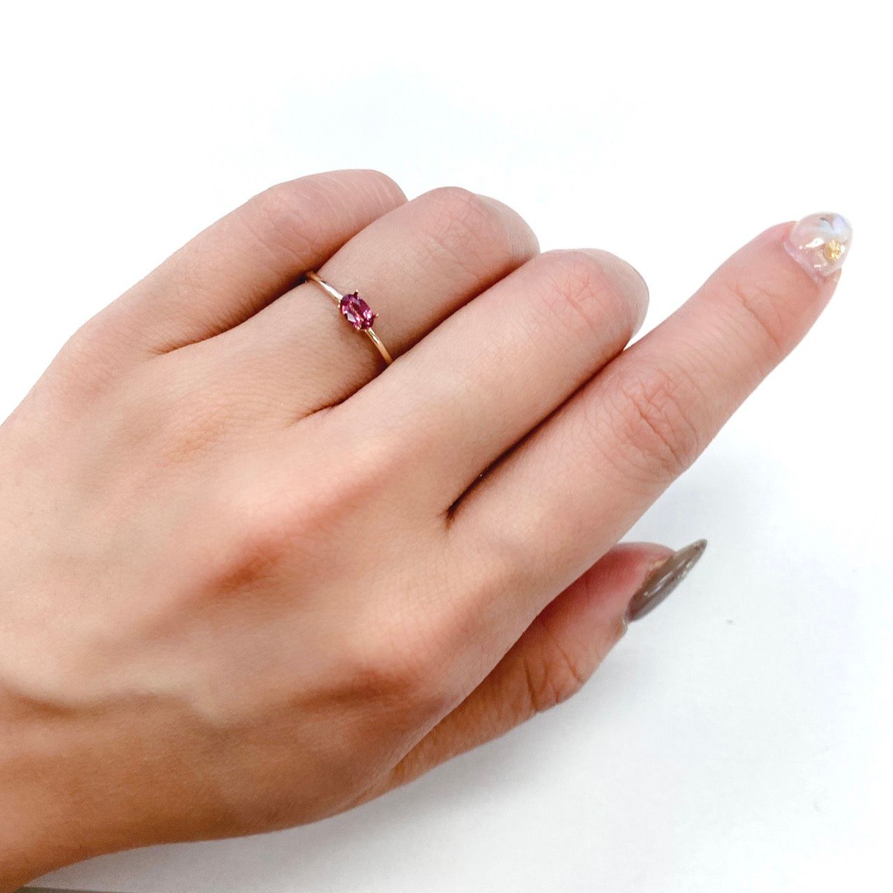 ホットピンクスピネル タンザニア産 ルース 0.23ct[210510855]4.8×2.9mm前後
