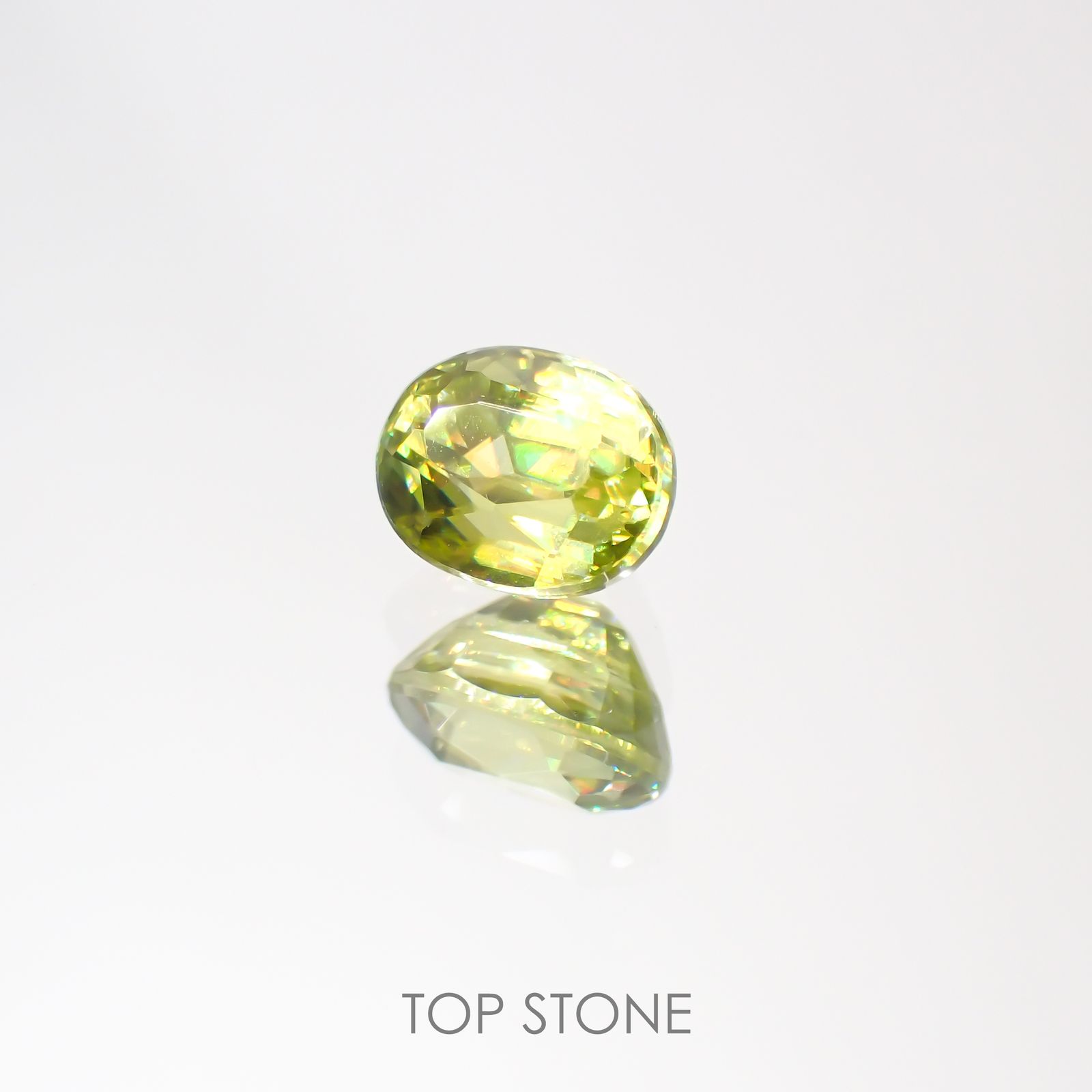 スフェーン(宝石名スフェーン)マダガスカル産 0.64ct 識別済[220113866]5.6x4.3mm前後