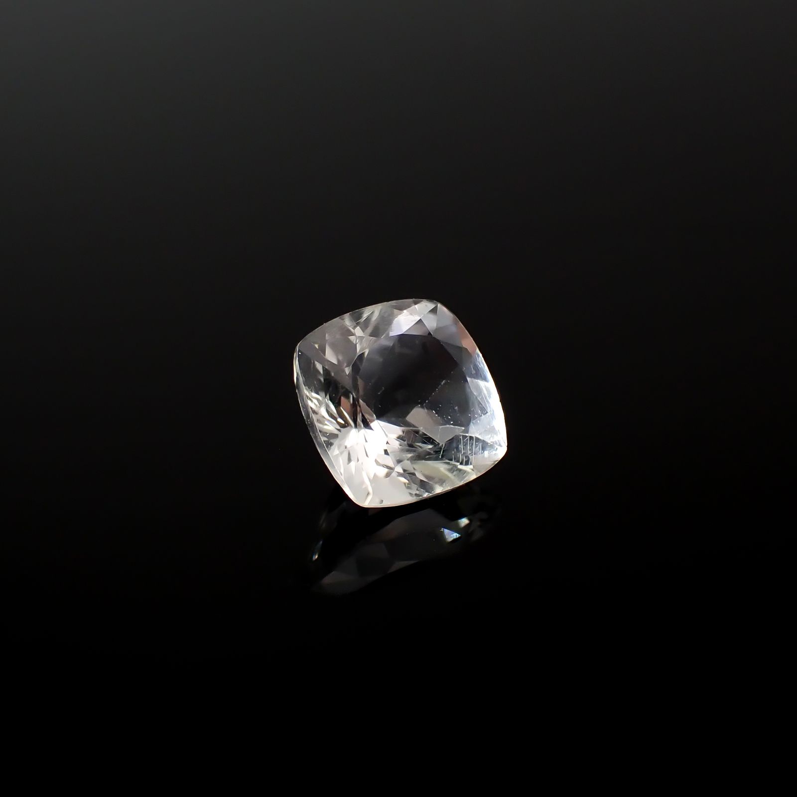 ゴッシェナイト パキスタン・ヒマラヤ産 1.40ct[240527460]7.2x7.2mm前後