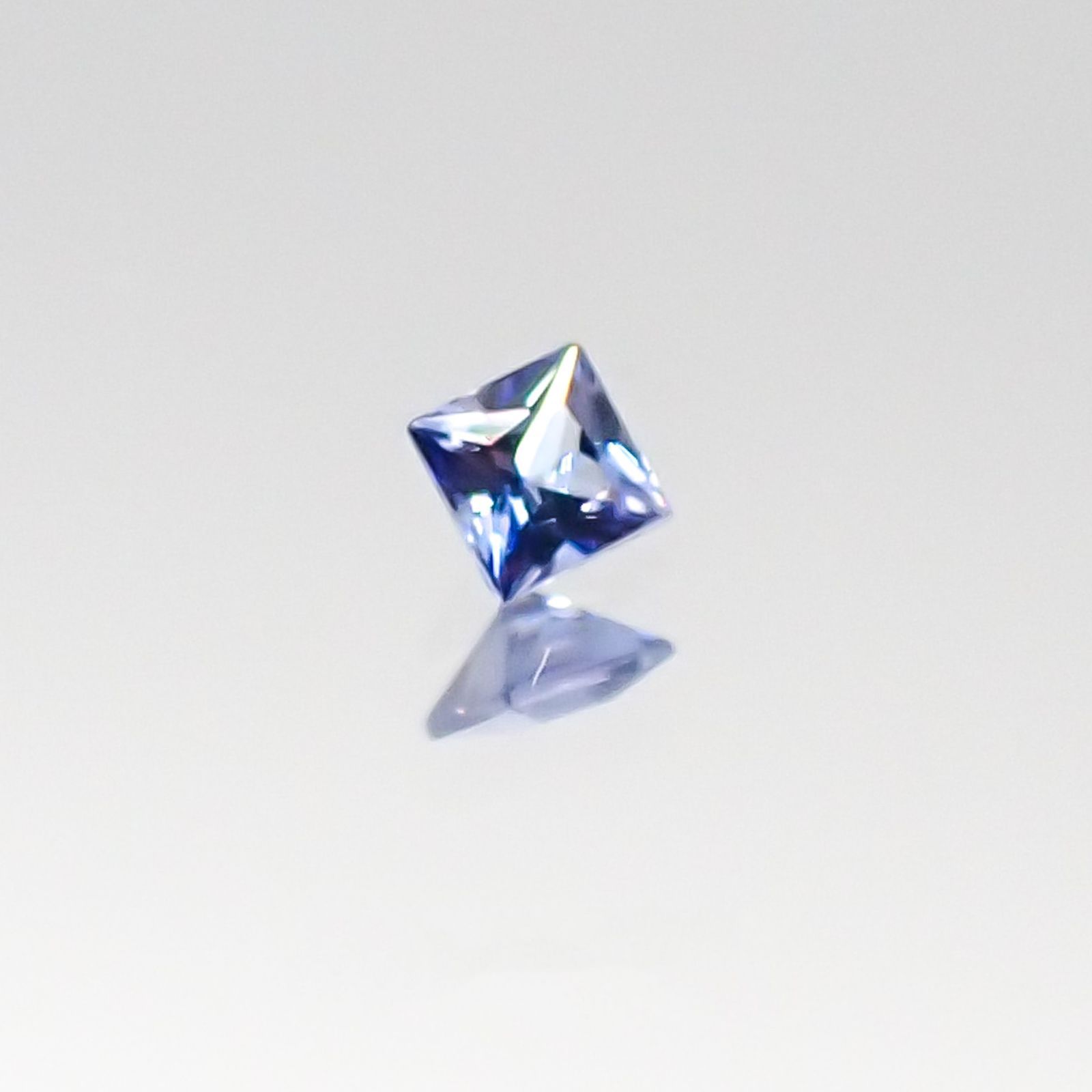 ◇プリンセスカット◇ベニトアイト アメリカ産 ルース 0.052ct[20095845]2.1×2.1mm前後