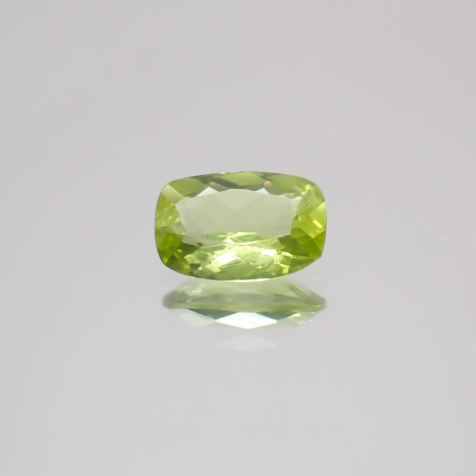 グリーンエンスタタイト(宝石名グリーン・エンスタタイト)カメルーン産 0.44ct 識別済[231224388]6x4mm前後