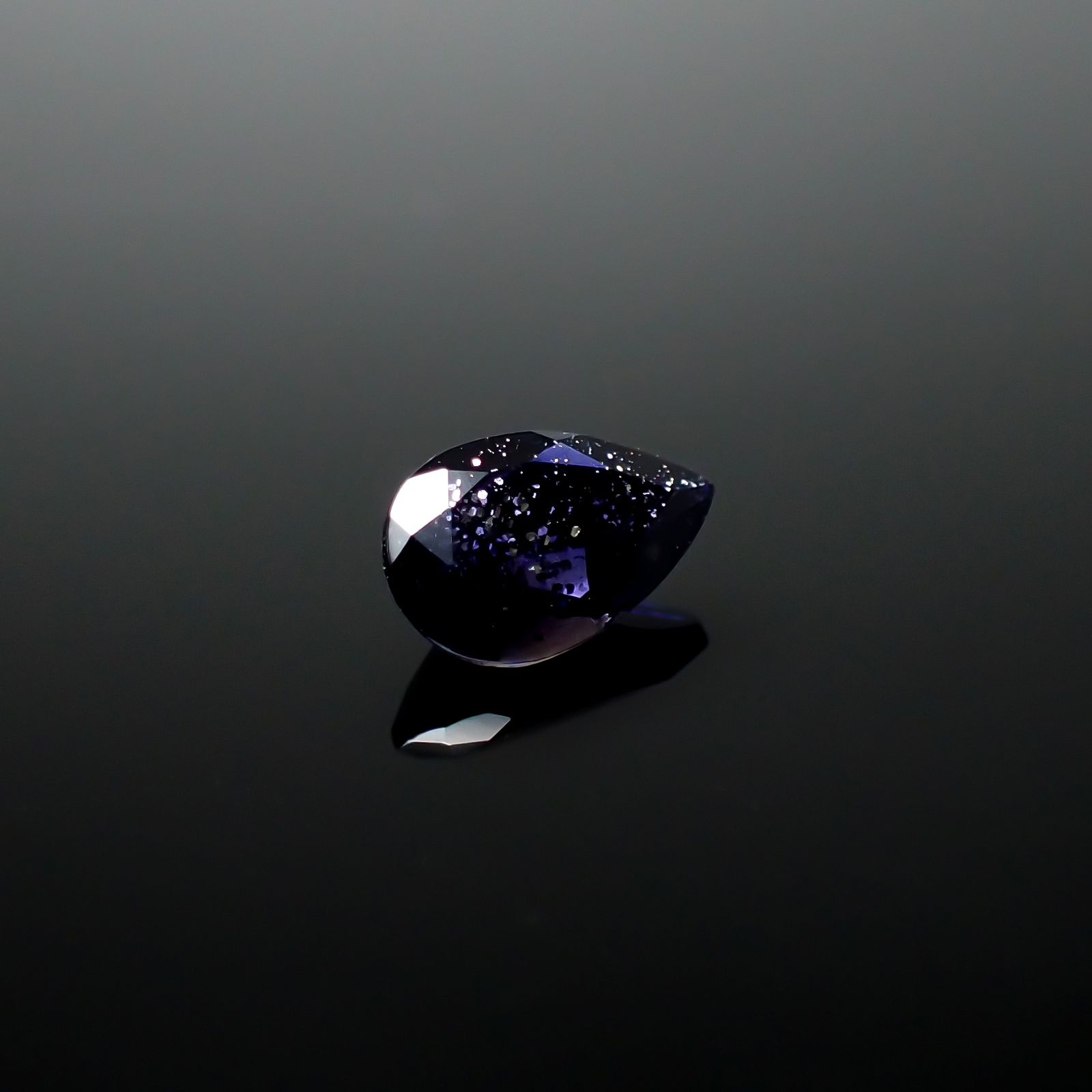 アイオライトサンストーン インド/ブラジル産 0.67ct[231224846]7.9x4.9mm前後