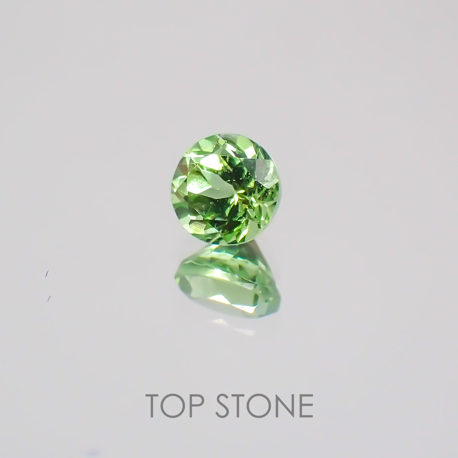 ミントガーネット タンザニア産 ルース 0.35ct[210610007]3.9×3.8mm前後