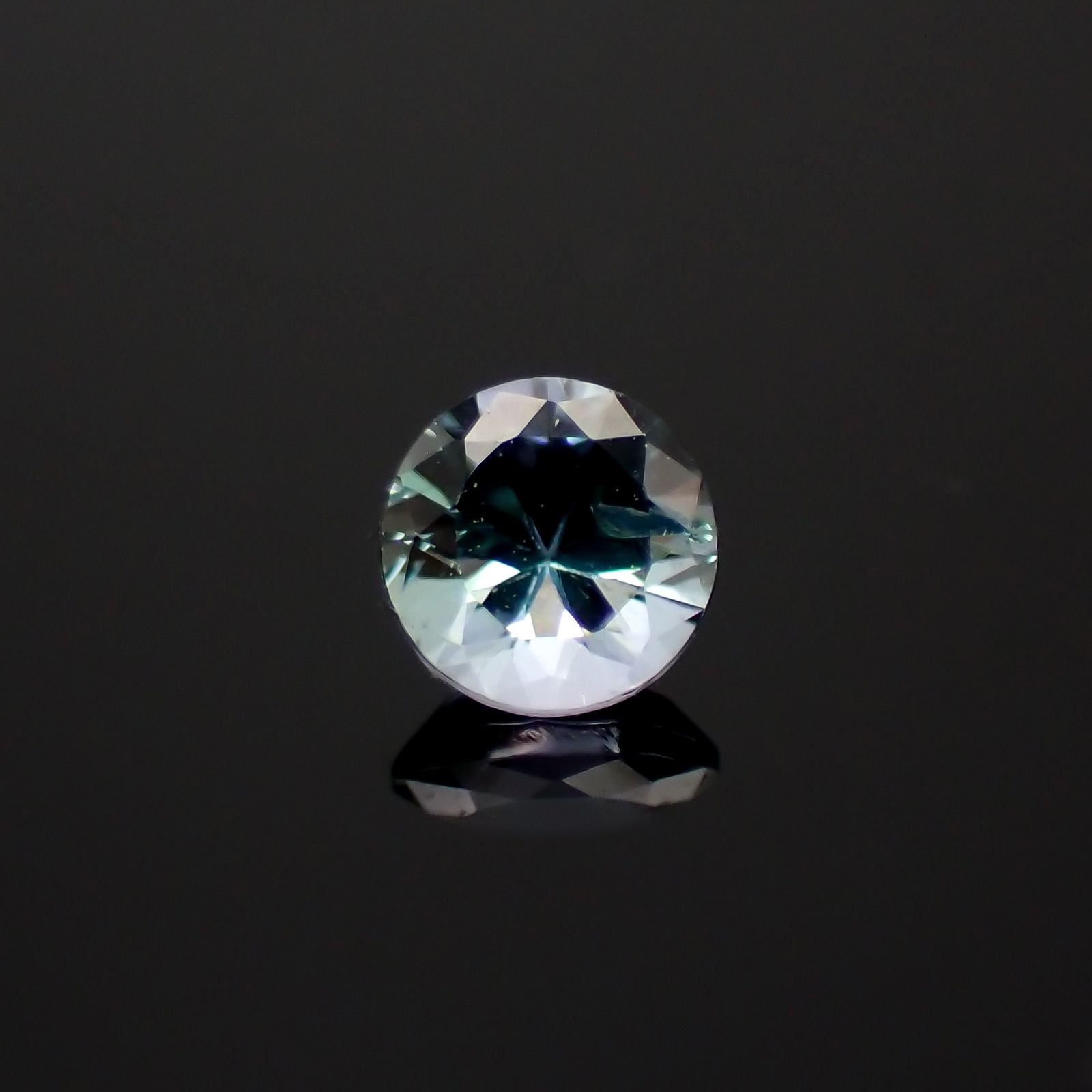 ブルーグリーンコーネルピン(宝石名コーネルピン)タンザニア産 0.13ct 識別済[230722858]3.1x3.1mm前後