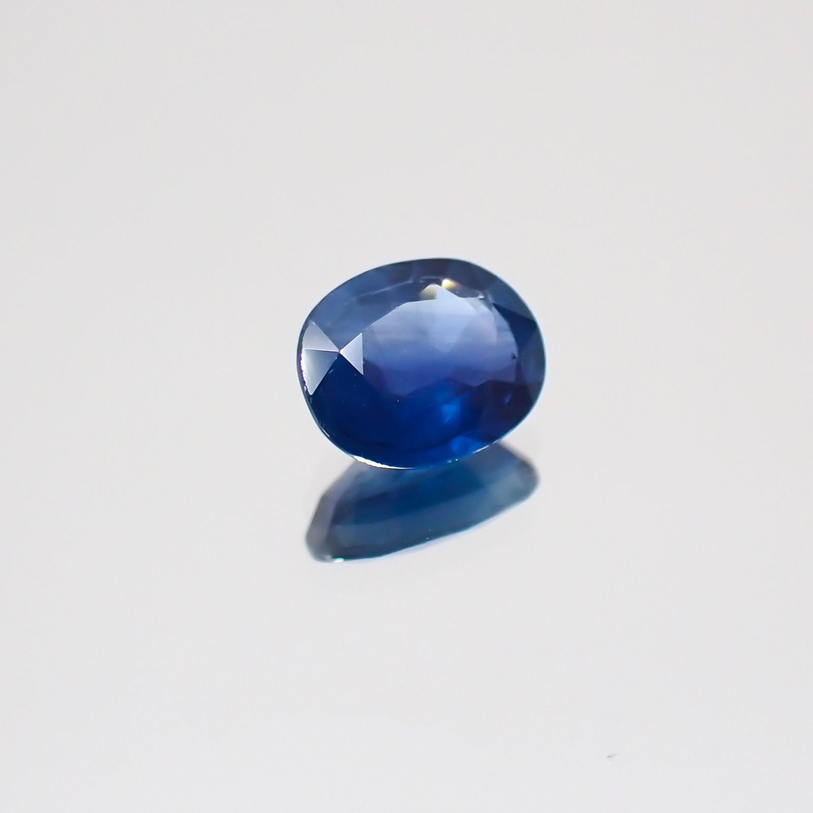 サファイア(宝石名サファイア)マダガスカル/スリランカ産 0.74ct 識別済[231124317]6.1x5mm前後