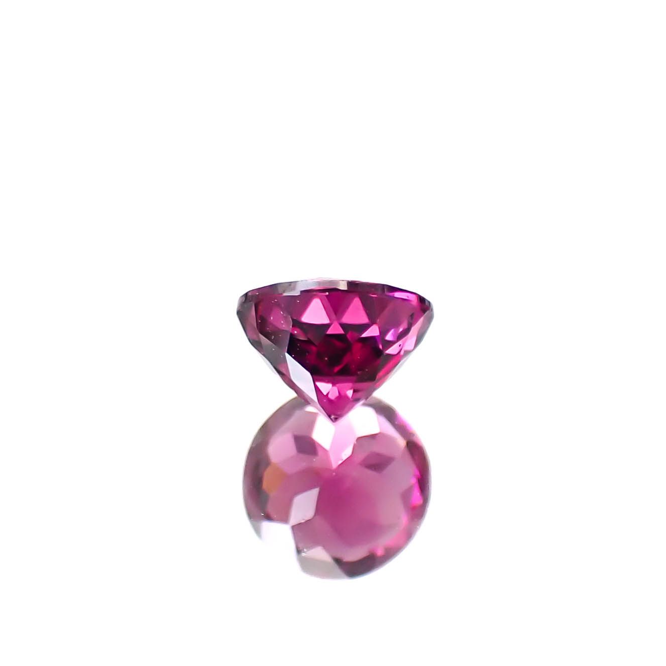 ロードライトガーネット(宝石名ガーネット)ブラジル産 0.72ct 識別済[250530368]5.2x5.2mm前後