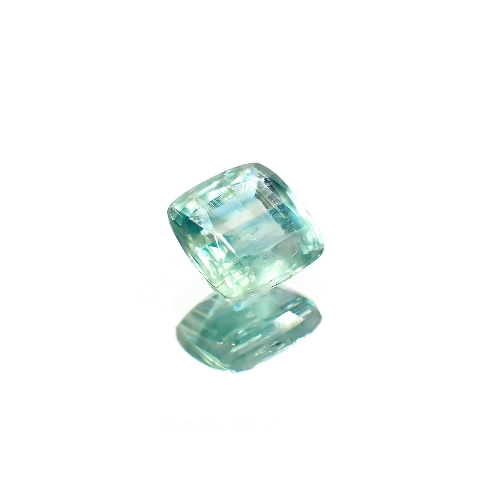 バイカラーカイヤナイト(宝石名カイヤナイト)ネパール産 識別済 1.21ct / 5.9x5.7mm前後 [260315370]