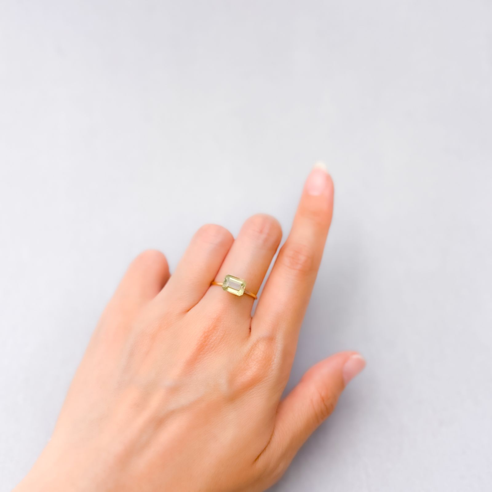 バイカラーフローライト フルオレッセンス ブラジル産 2.08ct [250430252]7.8x5.9mm前後