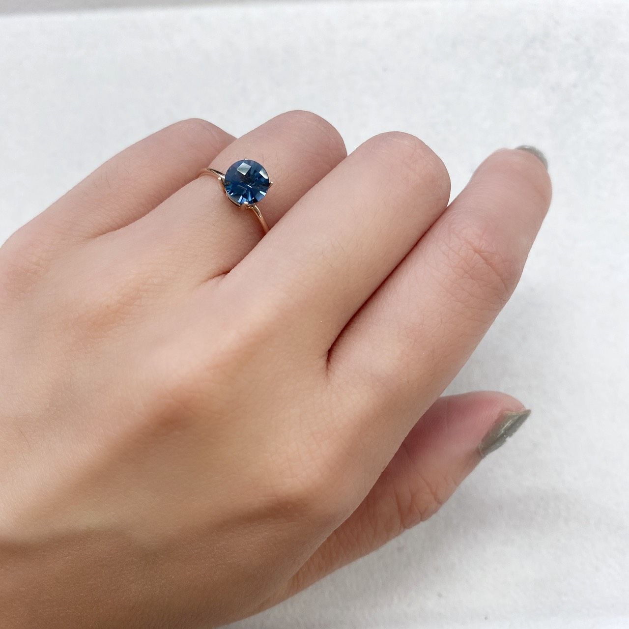 ◇チェッカーカット◇ロンドンブルートパーズ(宝石名ブルー・トパーズ) ブラジル産 1.10ct 識別済[210913041]6.5×6.5mm前後