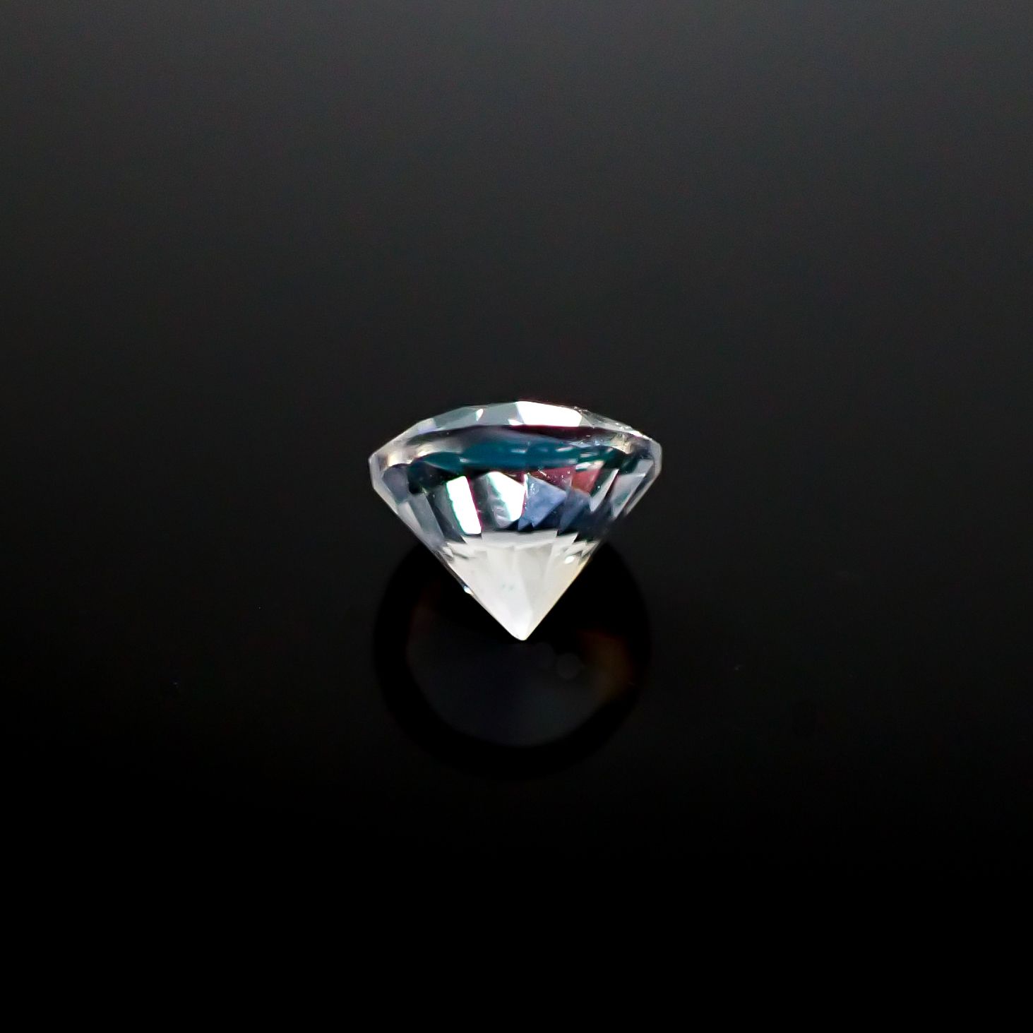 レインボームーンストーン(宝石名ラブラドライト)マダガスカル産 0.33ct 識別済[250129794]4.5x4.5mm前後