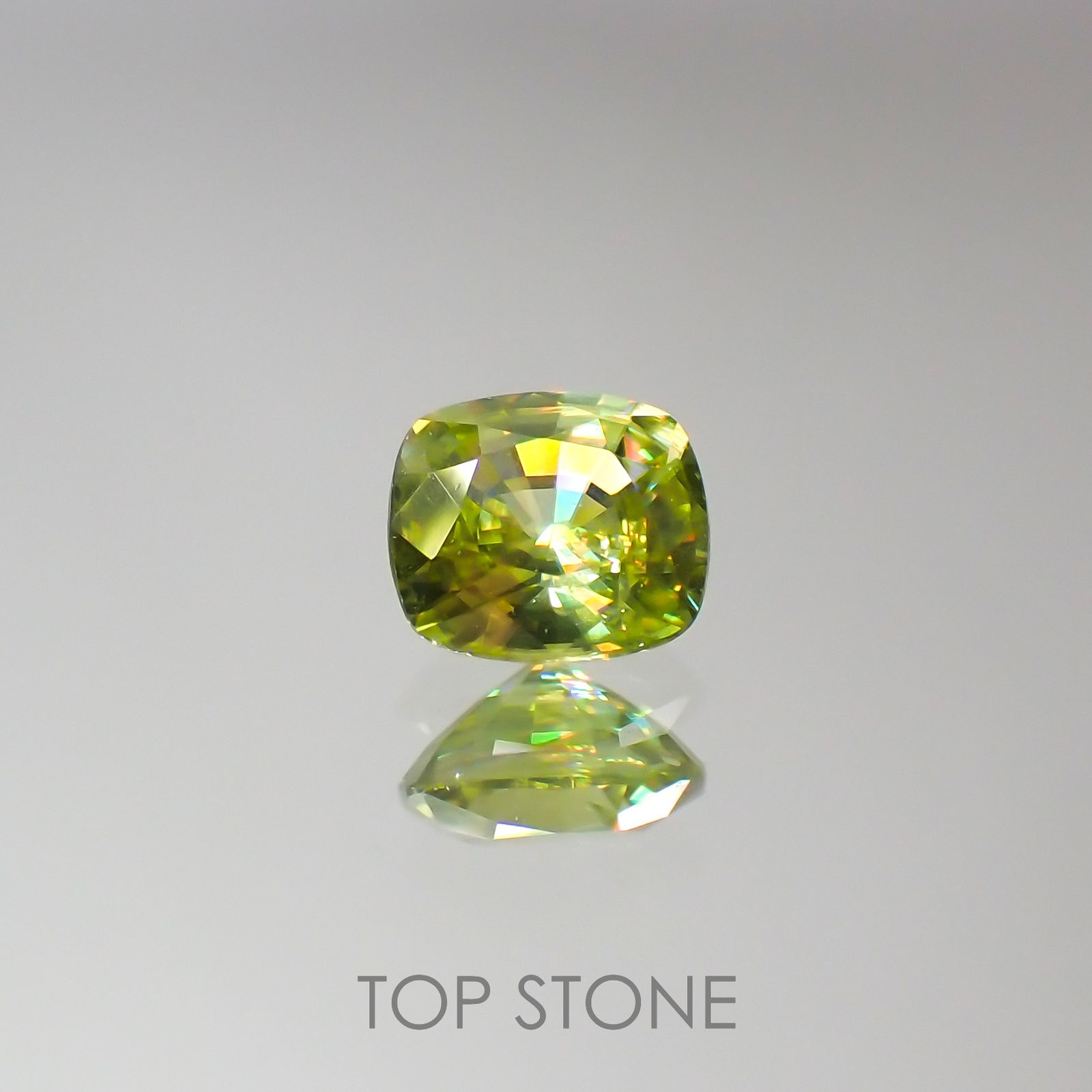 スフェーン(宝石名スフェーン)マダガスカル産 0.45ct 識別済[220616553]4.9x4.3mm前後 | TOP STONE(トップストーン)