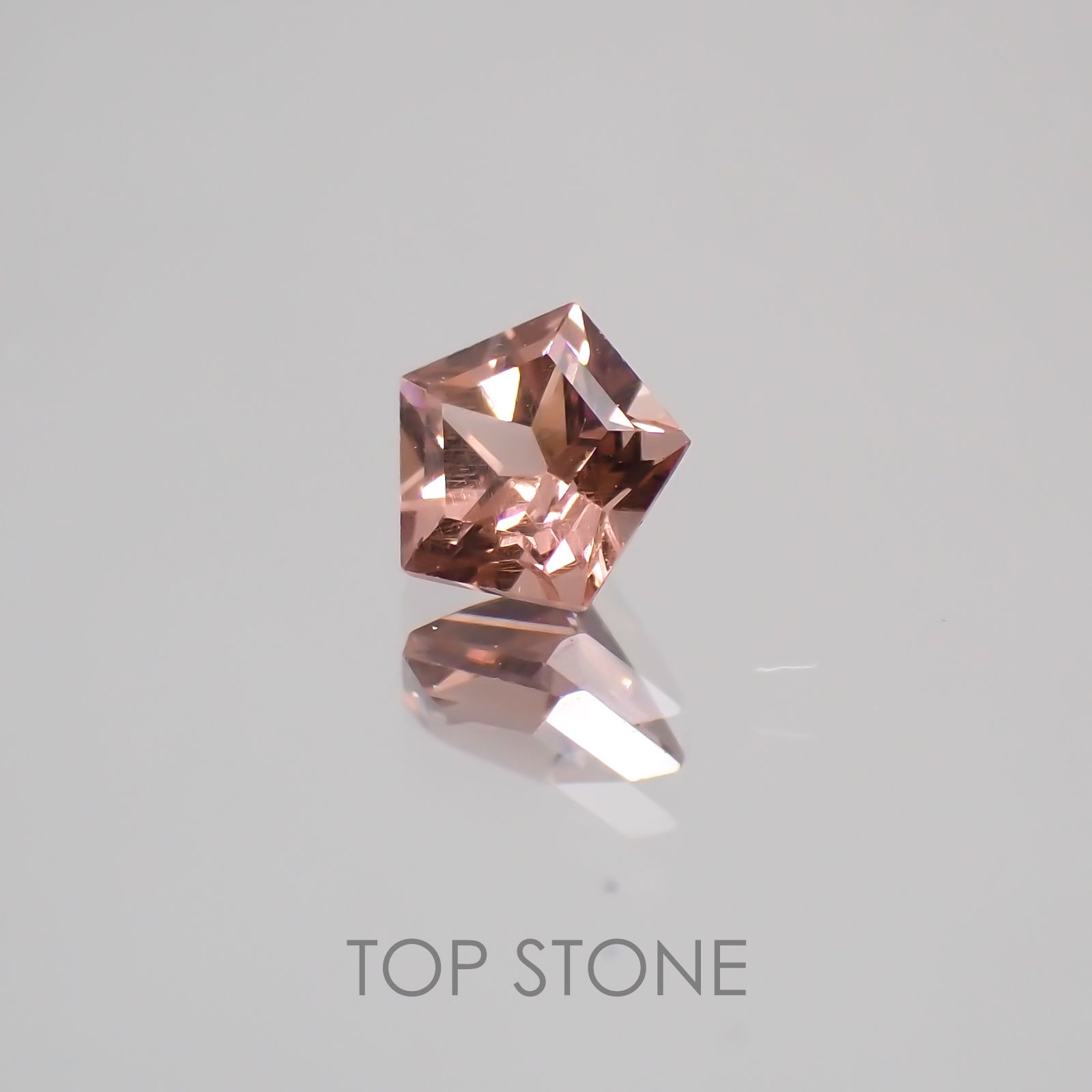 ◇ペンタゴンカット◇マラヤガーネットSA(宝石名ガーネット) タンザニア産 0.29ct 識別済[210210090]4×4.2mm前後