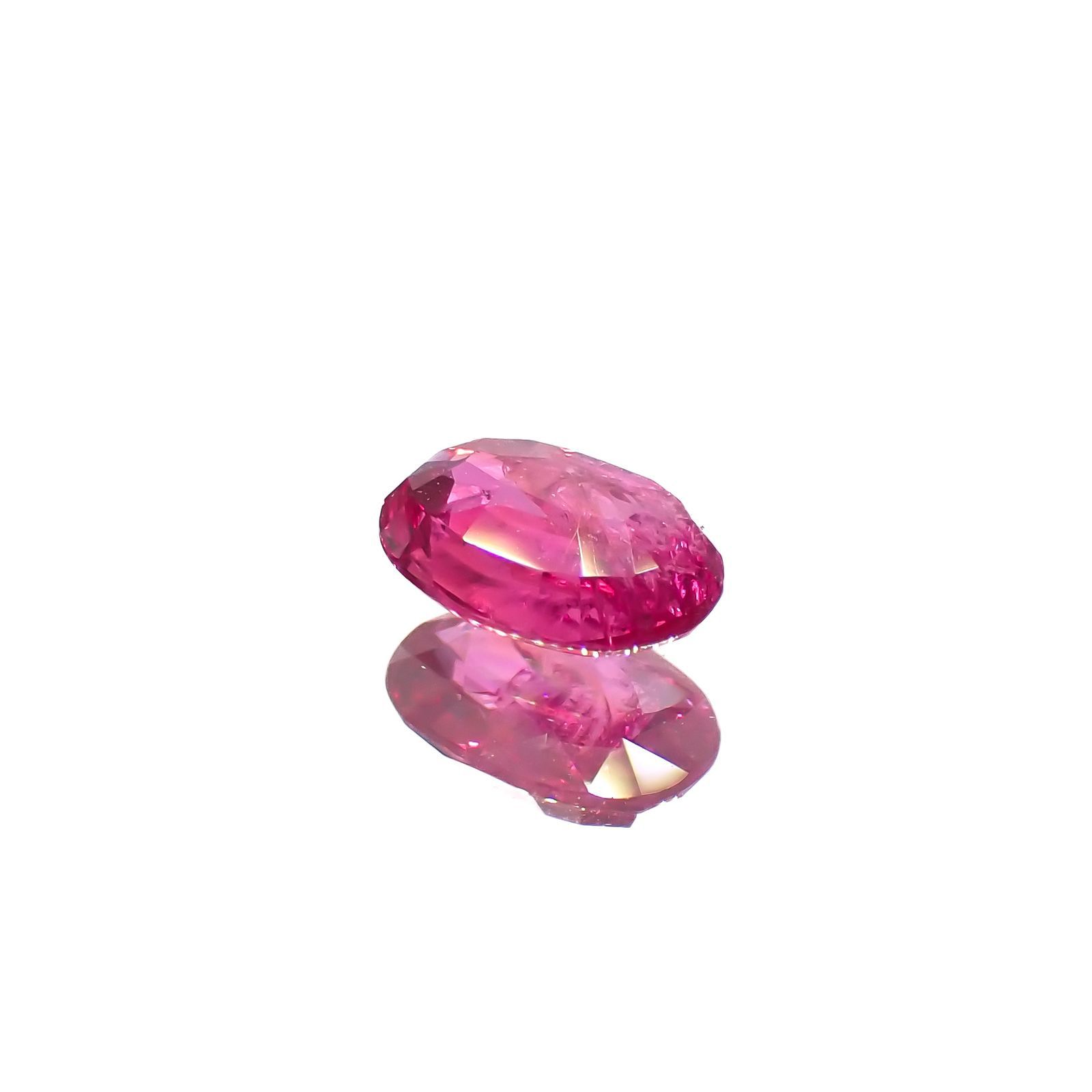 ルビー(宝石名ルビー)モザンビーク産 0.61ct 識別済[220616140]6x4.1mm前後