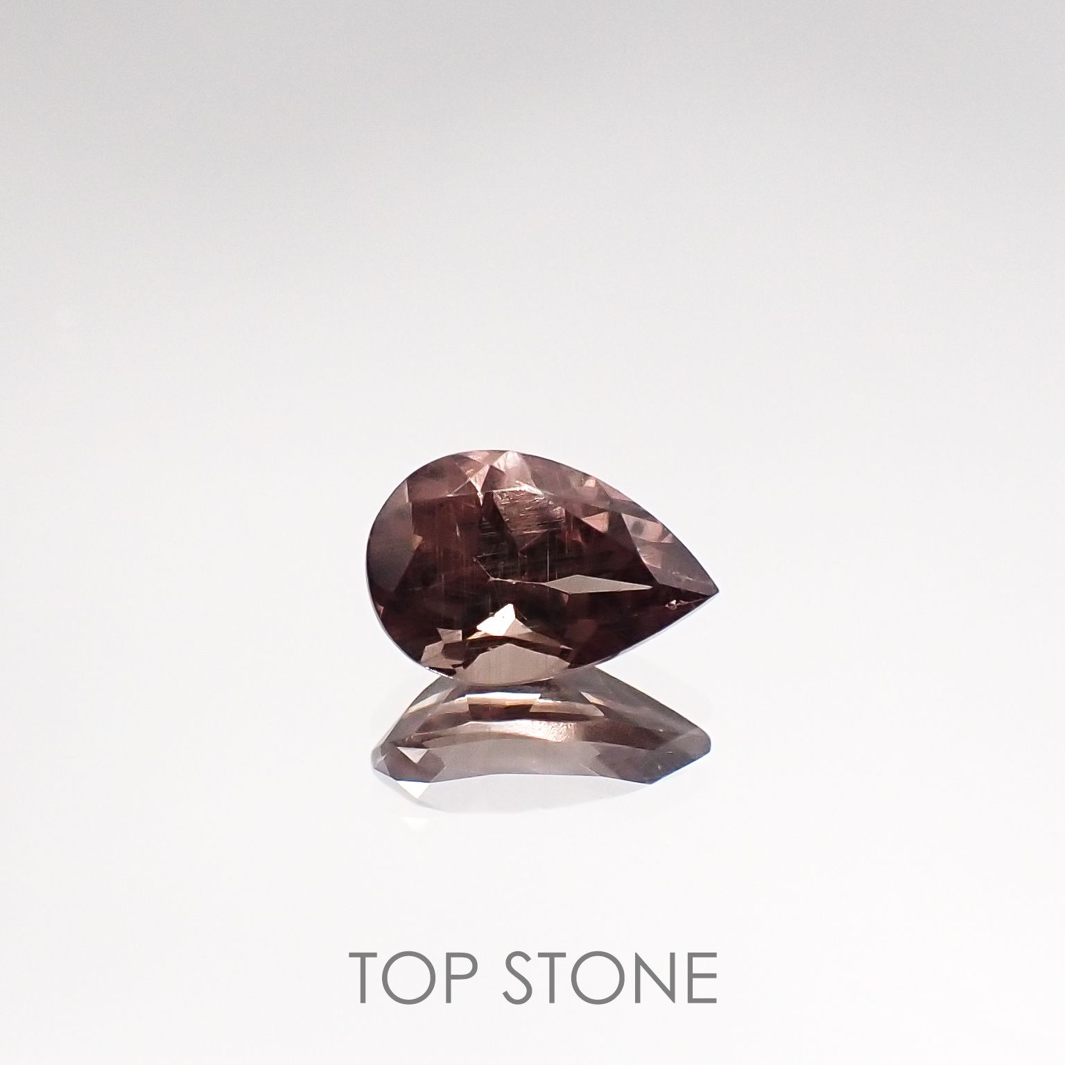 カラーチェンジガーネット タンザニア・マダガスカル産 ルース 0.52ct[210611192]6.2×4mm前後