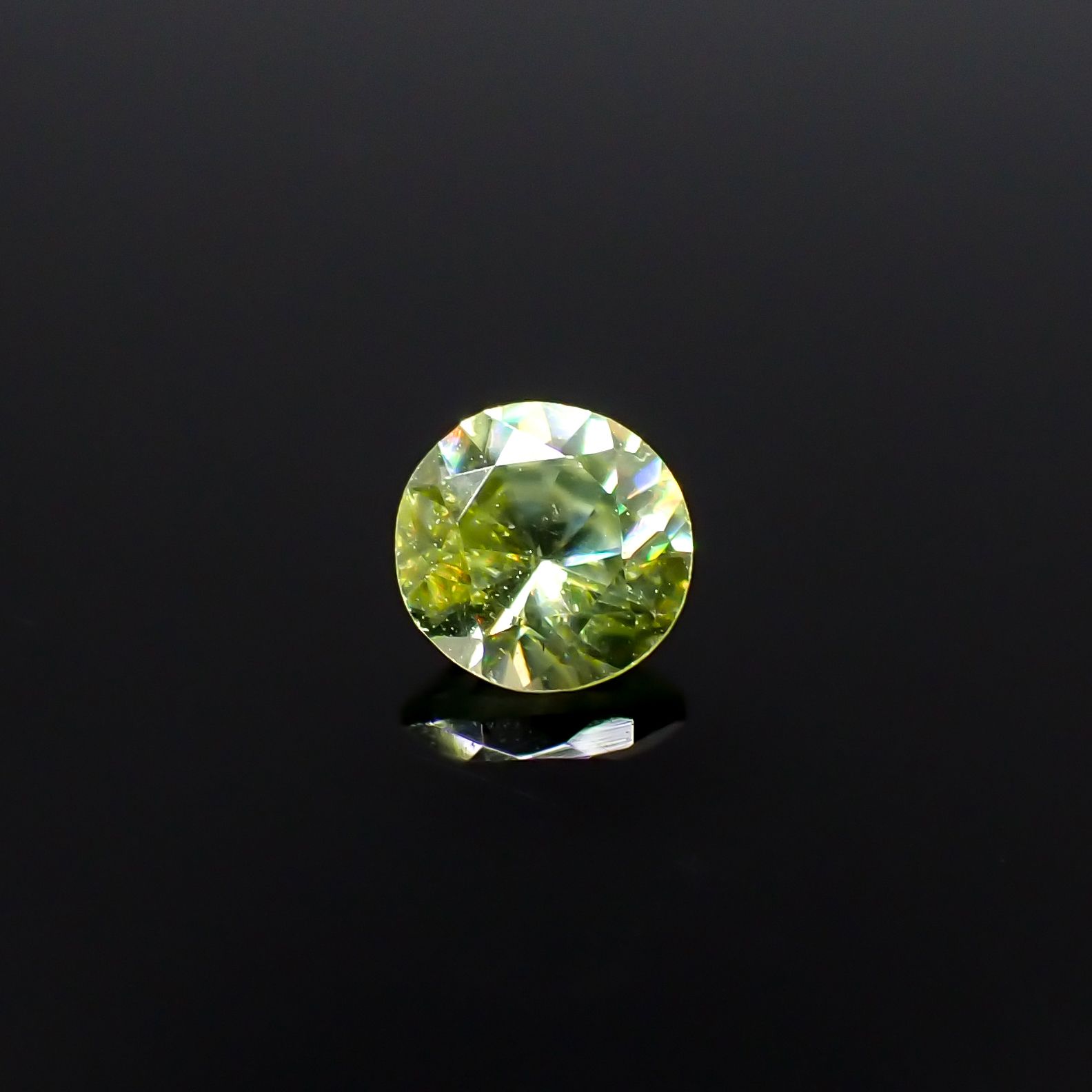 スフェーン(宝石名スフェーン)マダガスカル産 0.18ct 識別済[231224728]3.5x3.5mm前後