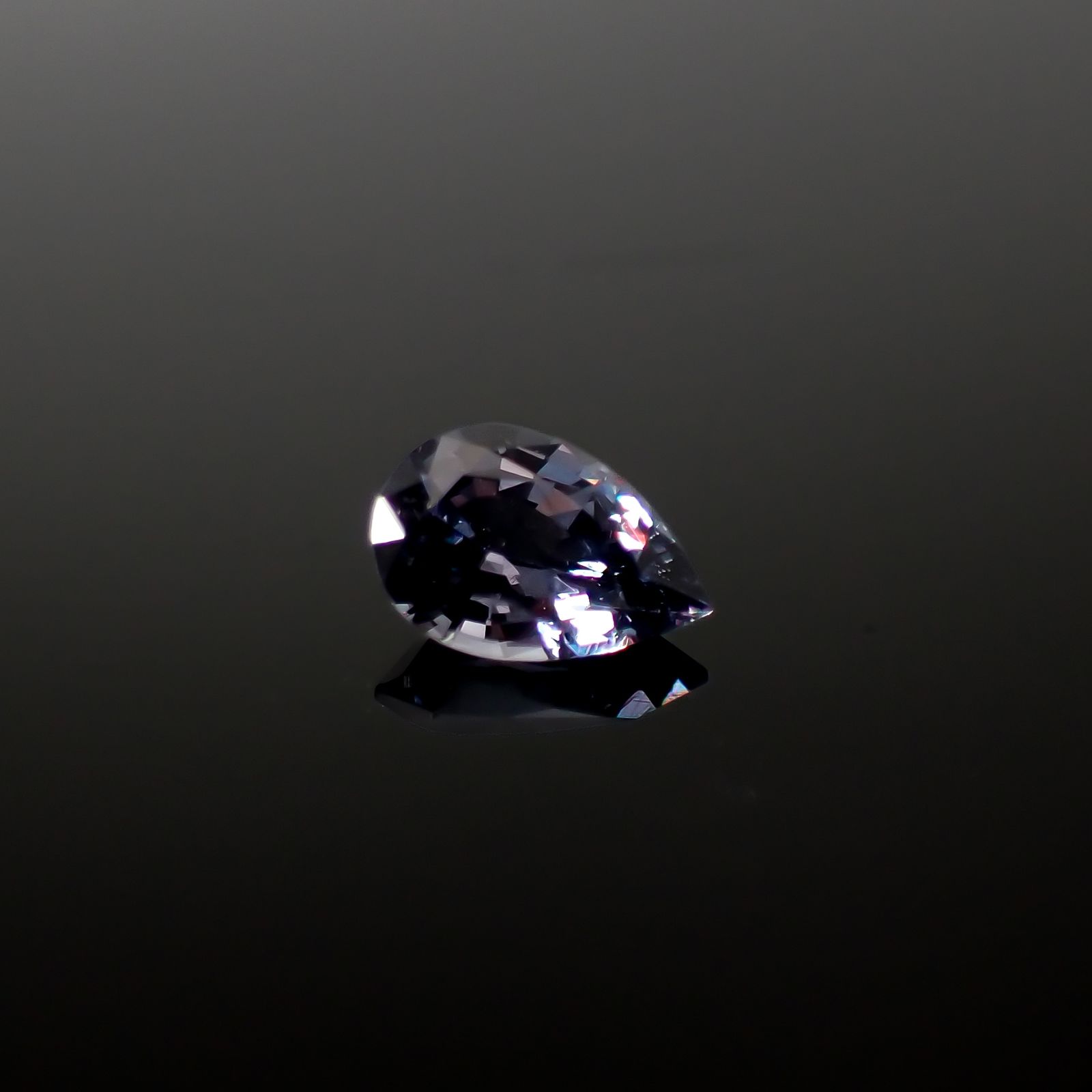 ベキリーブルーガーネット（カラーチェンジガーネット アレキタイプ） マダガスカル・ベキリー産 0.37ct[240125481]5.5x3.7mm前後