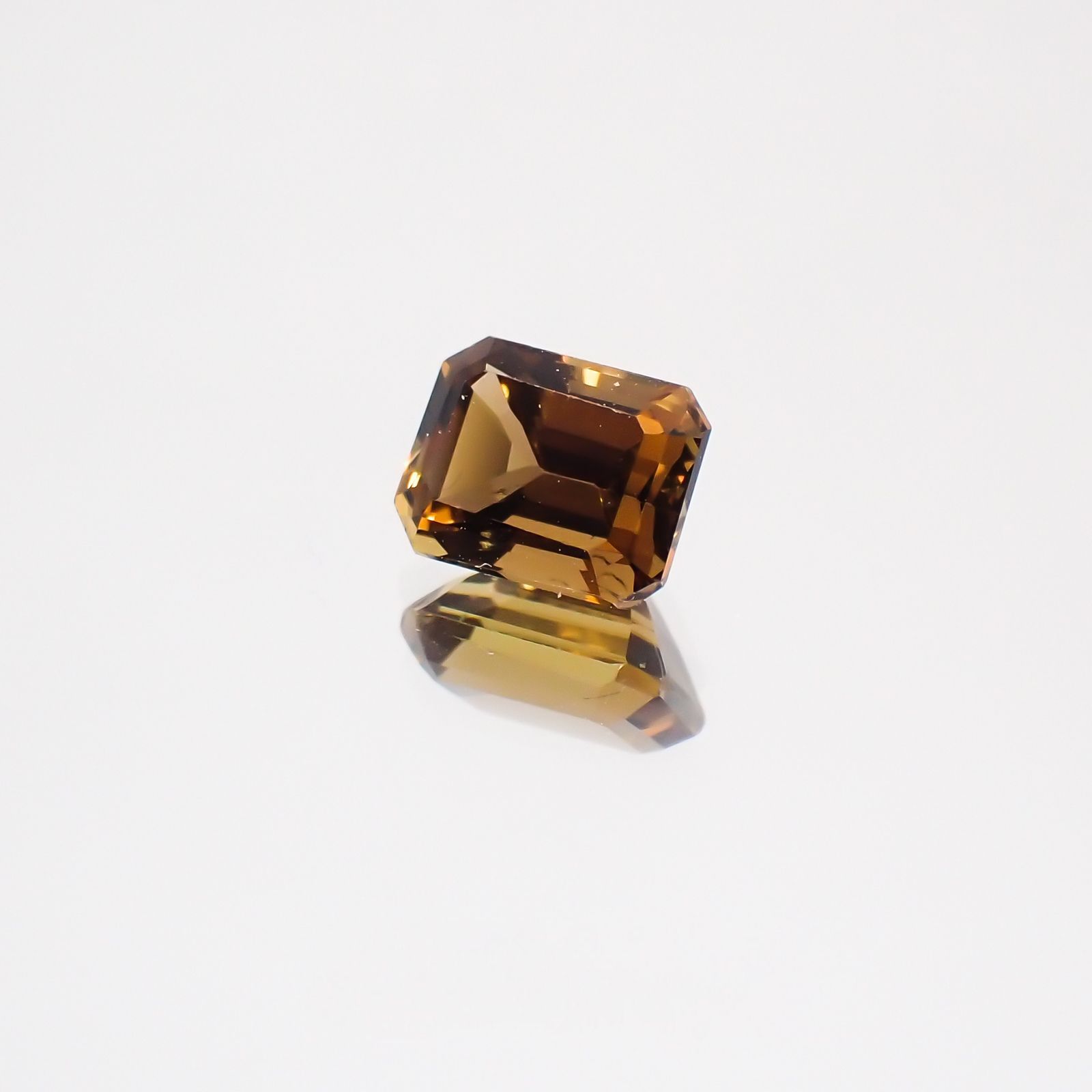 エンスタタイト(宝石名エンスタタイト)タンザニア産 0.82ct 識別済[231124322]5.7x4.4mm前後