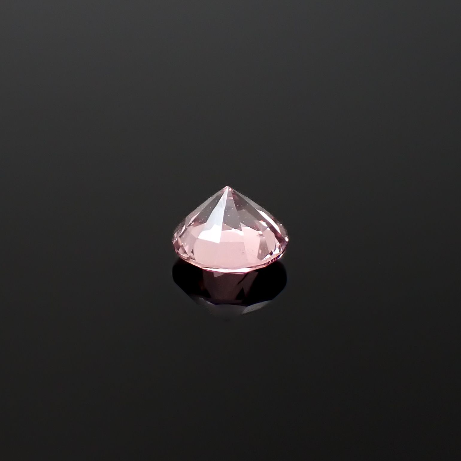 ドラゴンガーネット タンザニア産 0.58ct / 5x5mm前後 [260532240]
