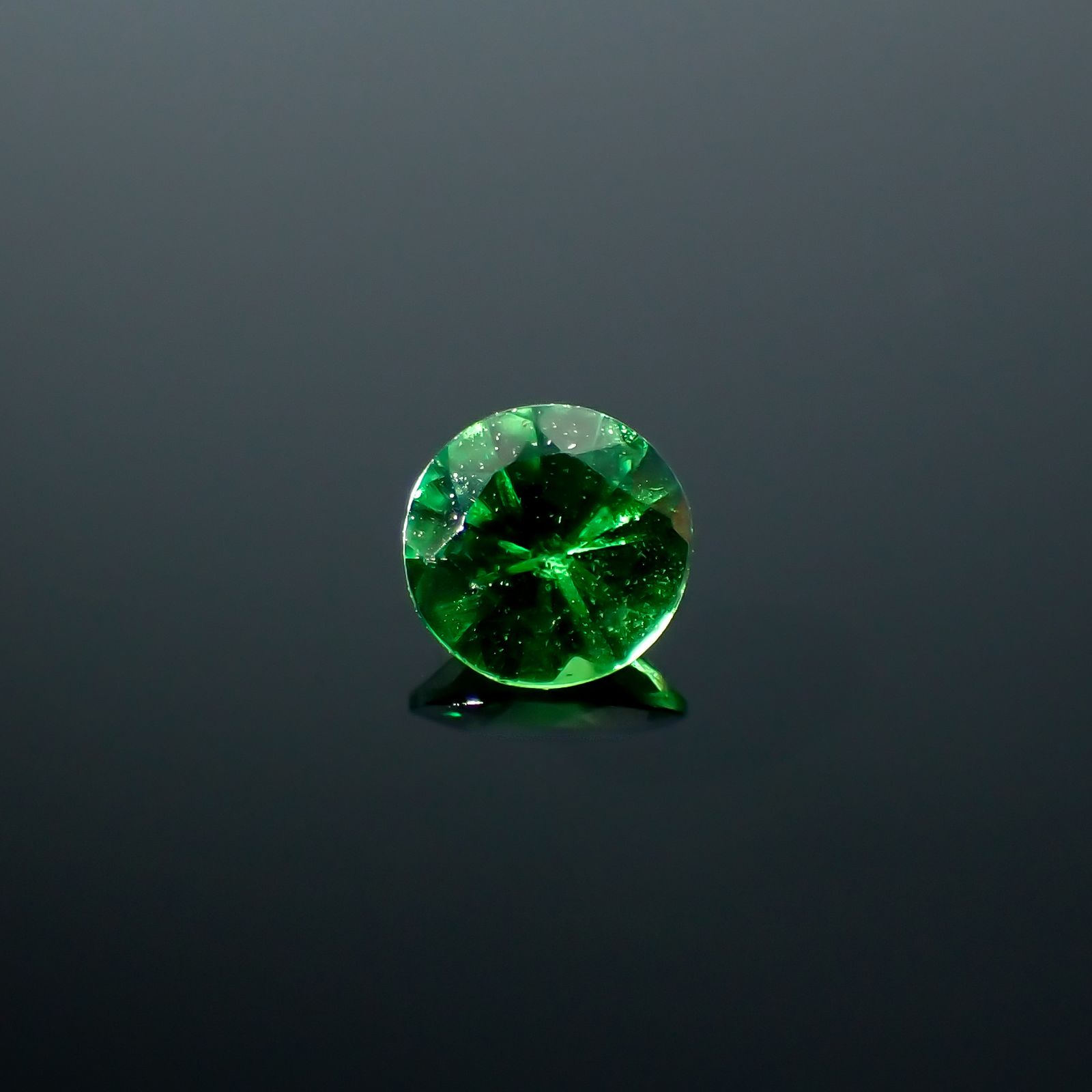 ツァボライト(宝石名グリーン グロッシュラー・ガーネット)タンザニア産 0.10ct 識別済[240226076]3.1x3.1mm前後