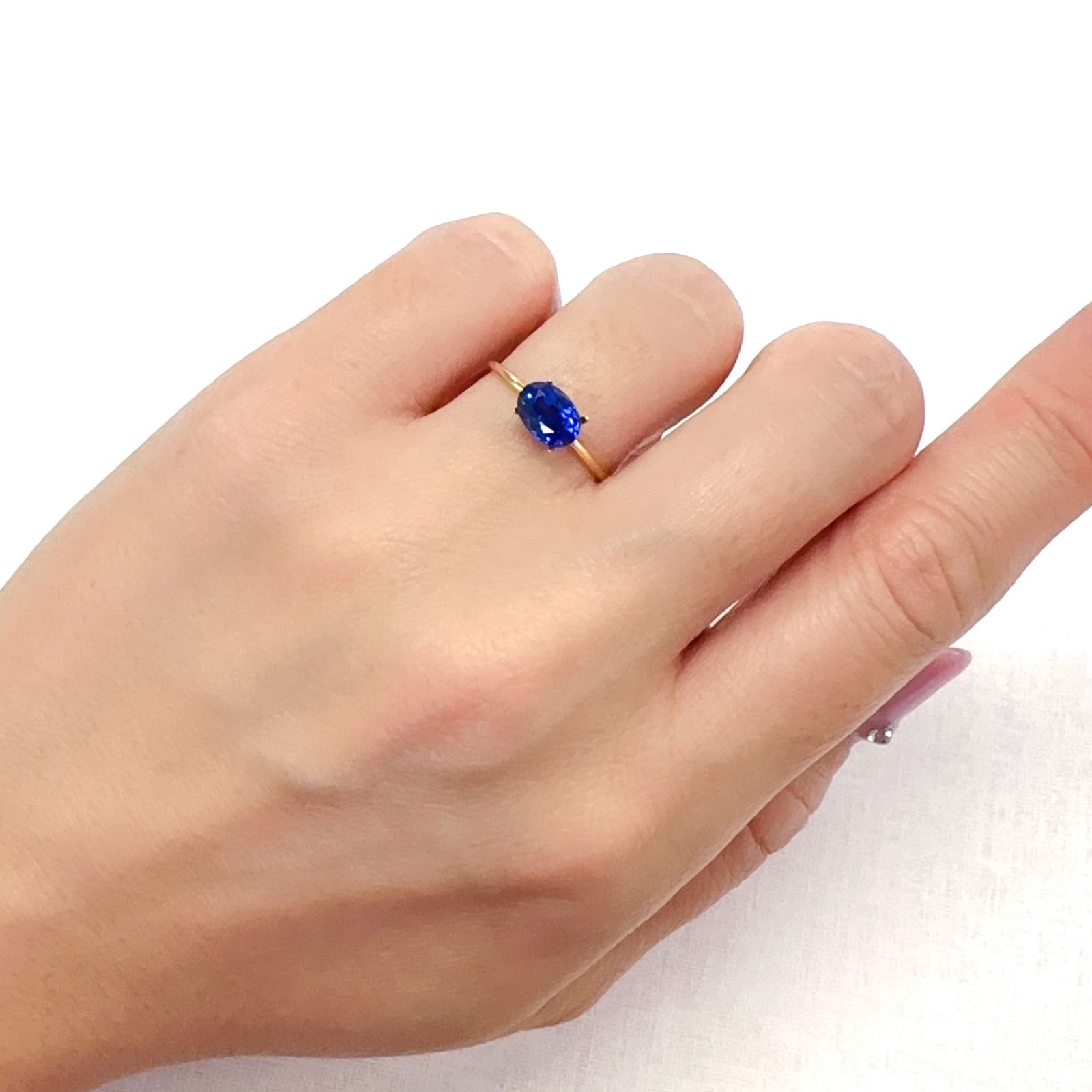 サファイア(宝石名サファイア)マダガスカル/スリランカ産 1.34ct 識別済[231124318]7.2x5.1mm前後
