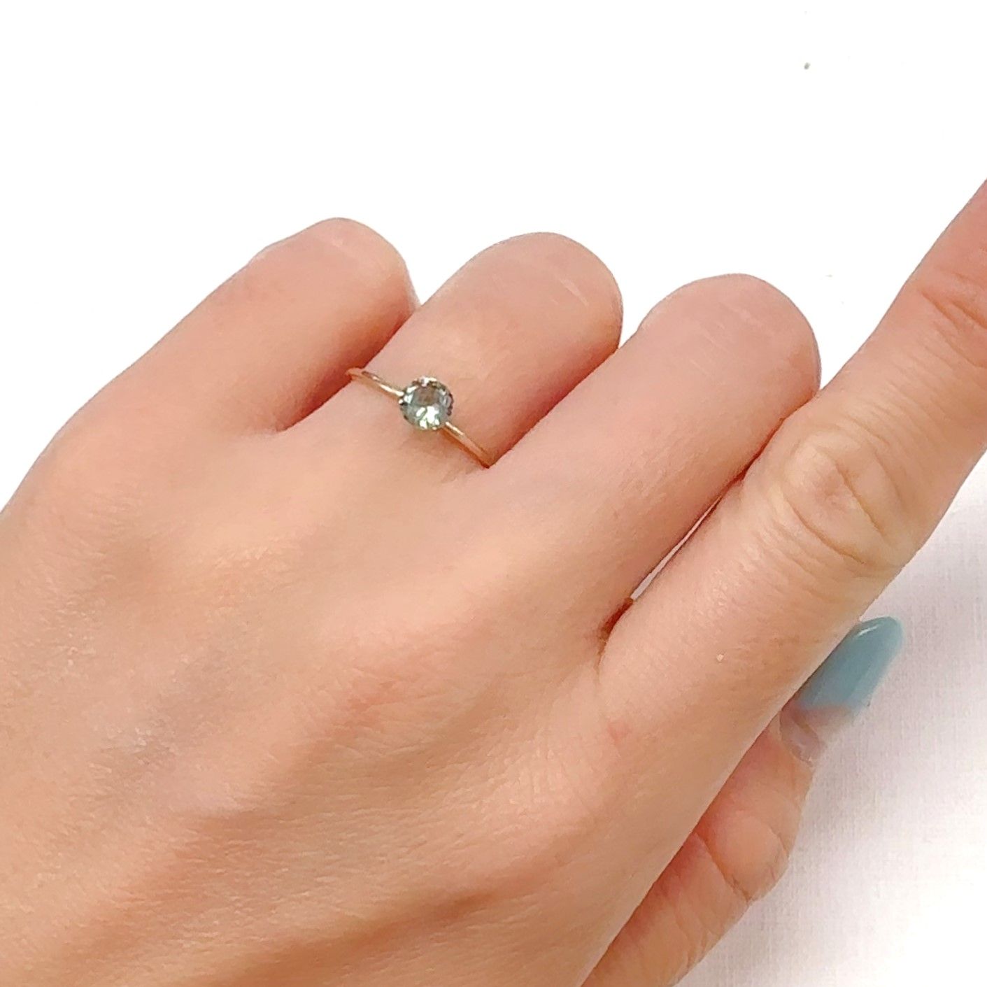 バイカラータンザナイト(宝石名ゾイサイト)タンザニア産 0.45ct 識別済[240828611]4.8x4.8mm前後