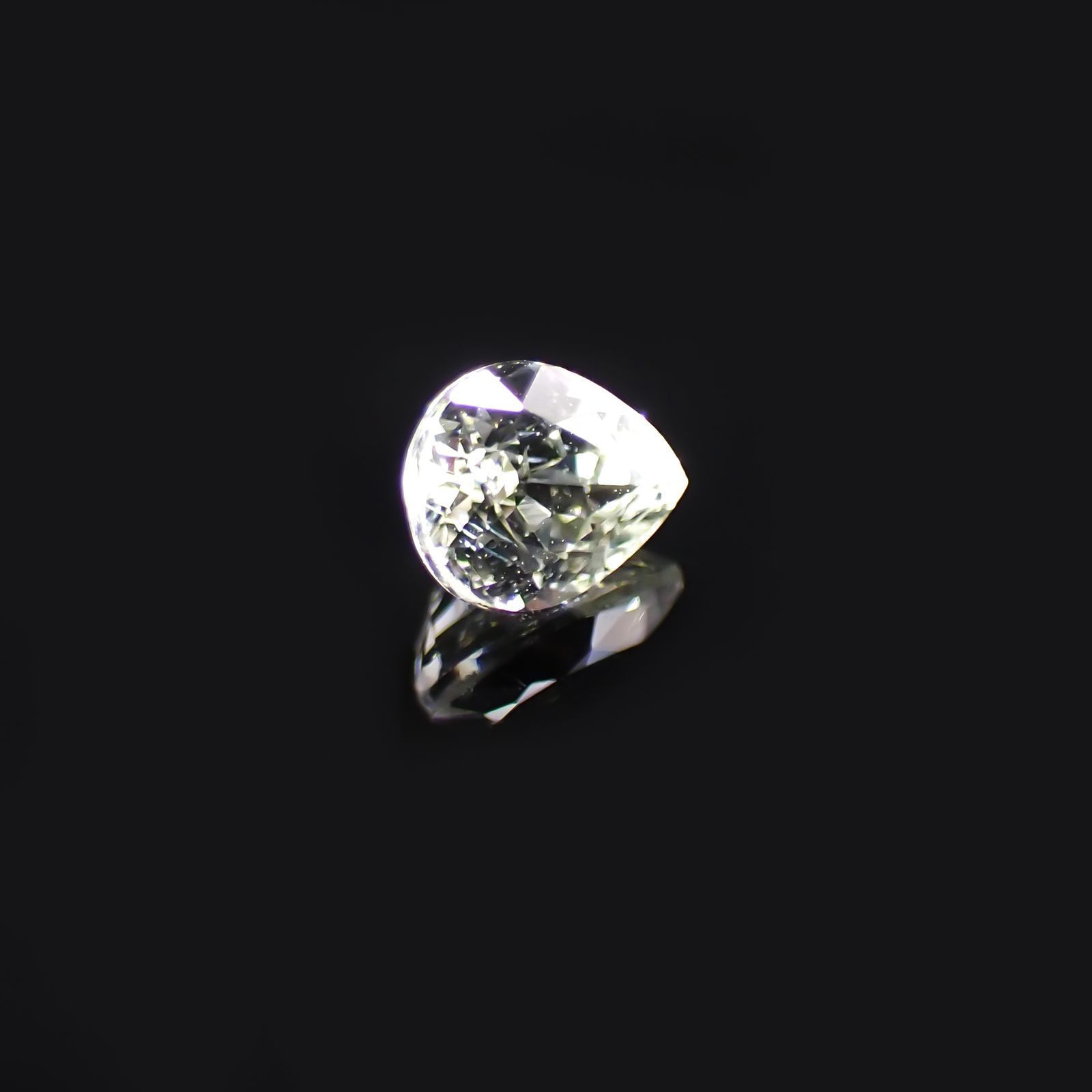 リューコガーネット(宝石名ホワイト グロッシュラー・ガーネット) ビルマ産 0.35ct 識別済[210510772]4.6×3.7mm前後