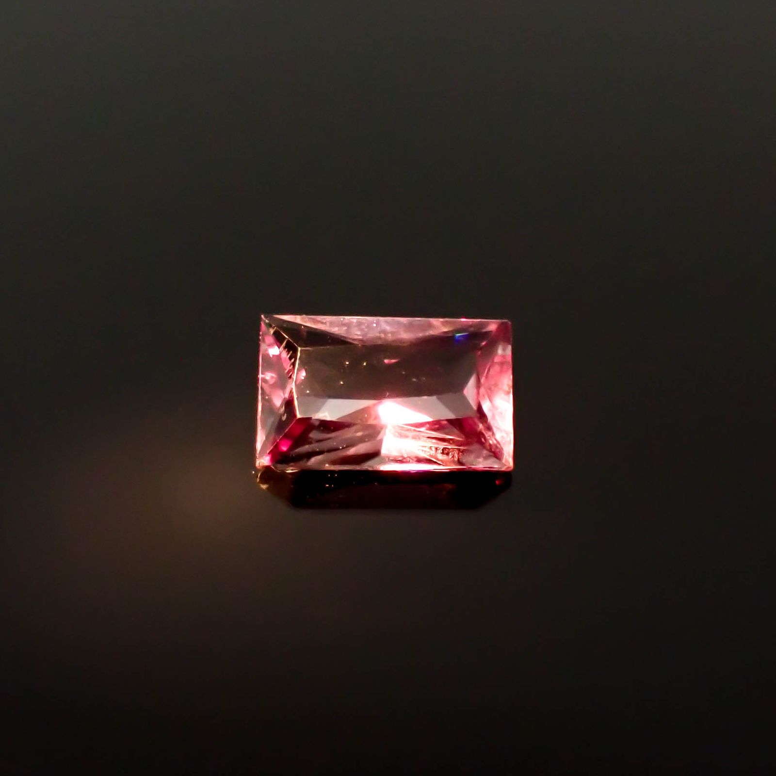 カラーシフト ピンクダイアスポア アフガニスタン産 0.53ct[240627974]6.4x3.9mm前後