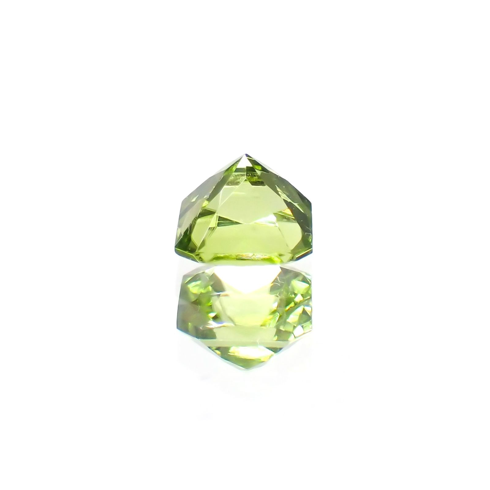 ペリドット(宝石名ペリドット) パキスタン産 識別済 0.76ct / 5.1x5mm前後 [260713489]
