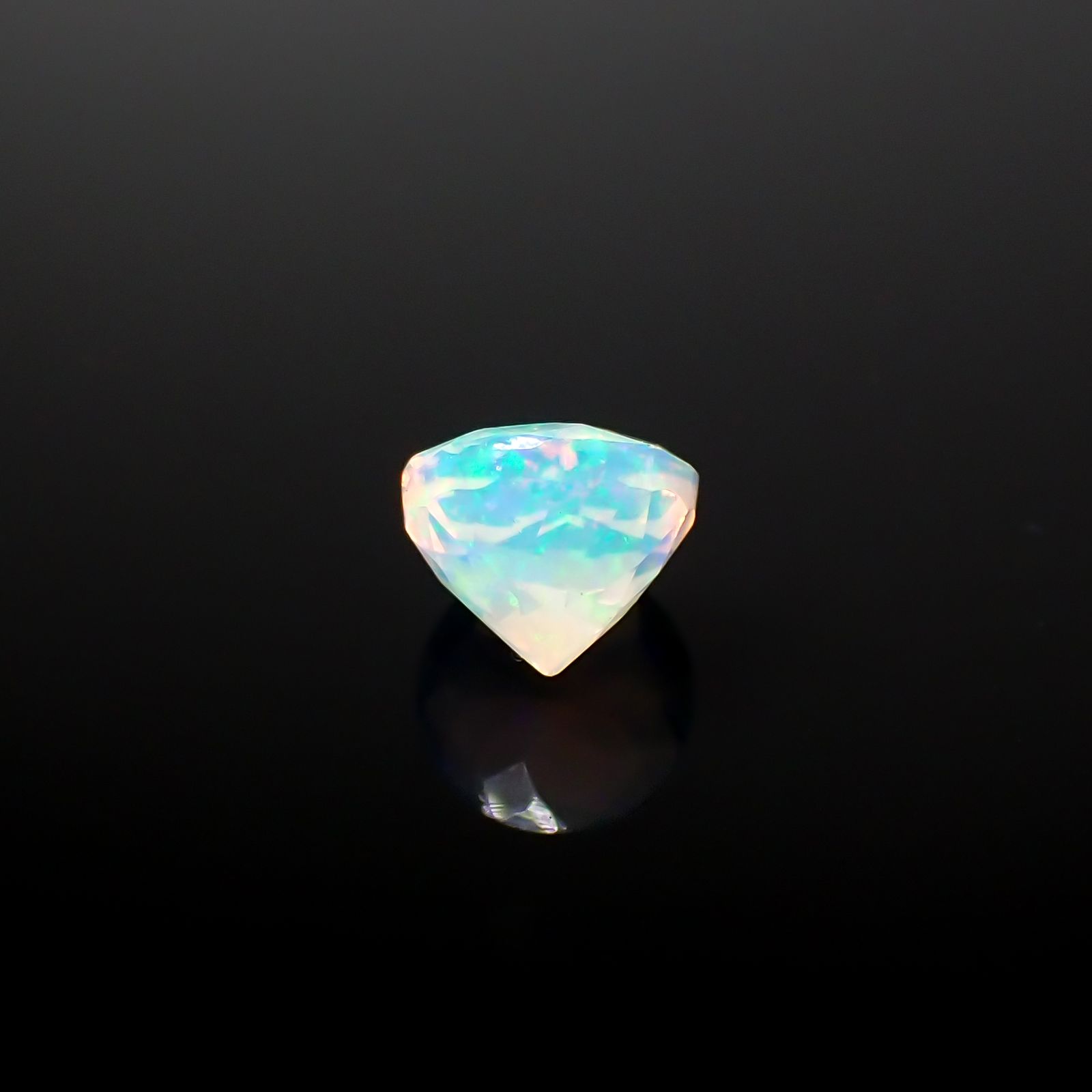 エチオピアオパール エチオピア産 0.70ct[240226241]6.2x6.2mm前後