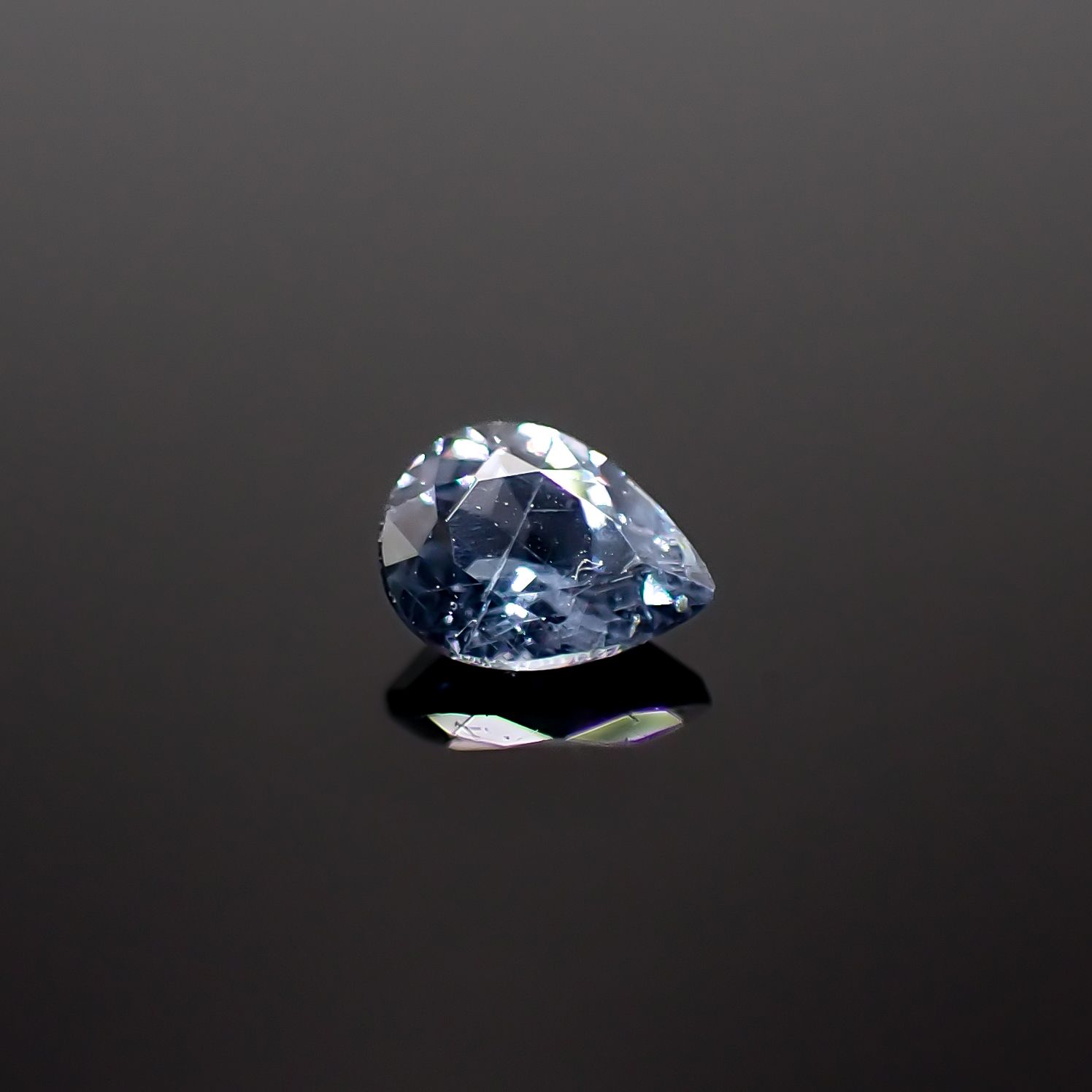 ベキリーブルーガーネット（カラーチェンジガーネット アレキタイプ） マダガスカル・ベキリー産 0.18ct [241029381]4.1x3mm前後