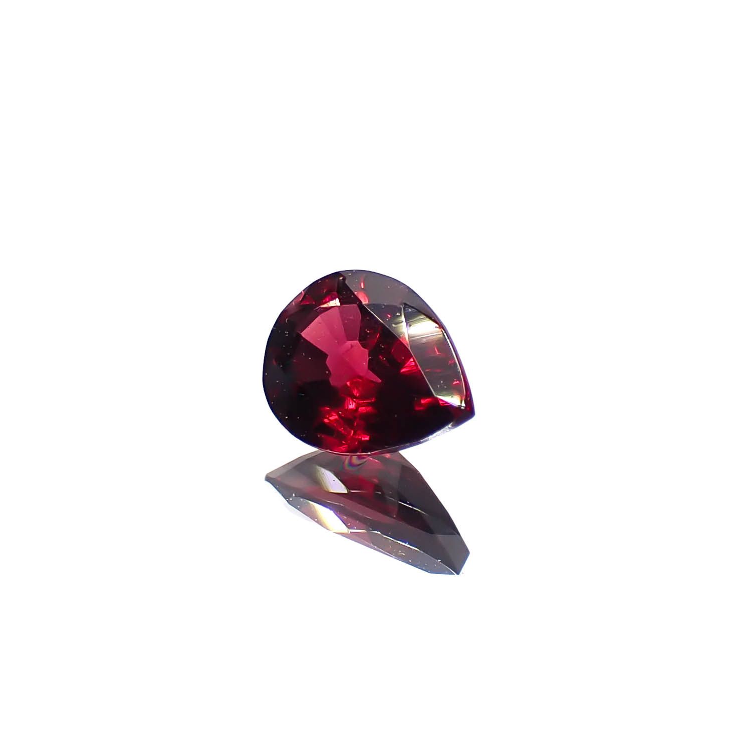 レッドスピネル(宝石名レッド・スピネル)タンザニア産 0.28ct 識別済[240728579]5x3.8mm前後