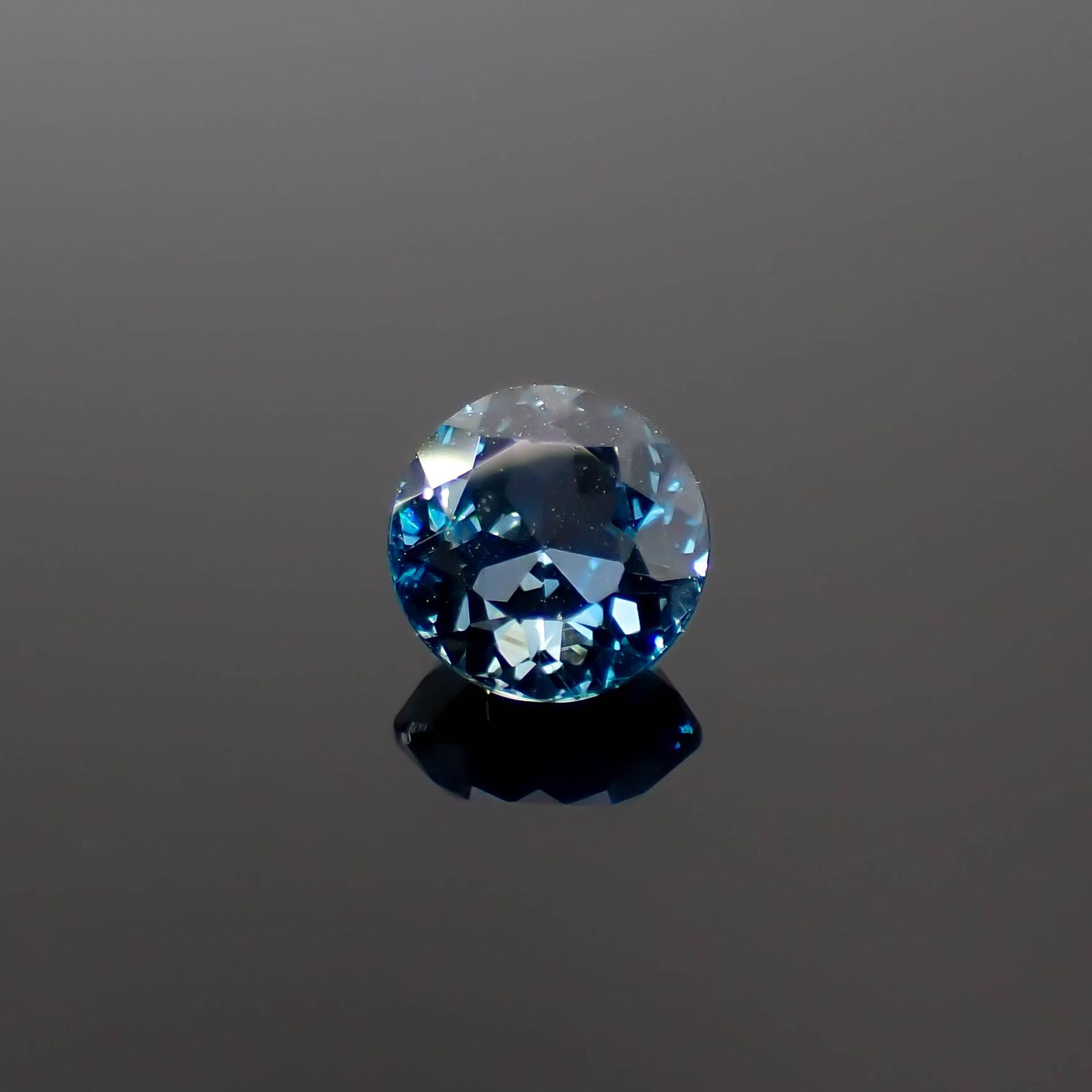 ロンドンブルートパーズ ブラジル産 2.17ct[240326788]7.4x7.4mm前後