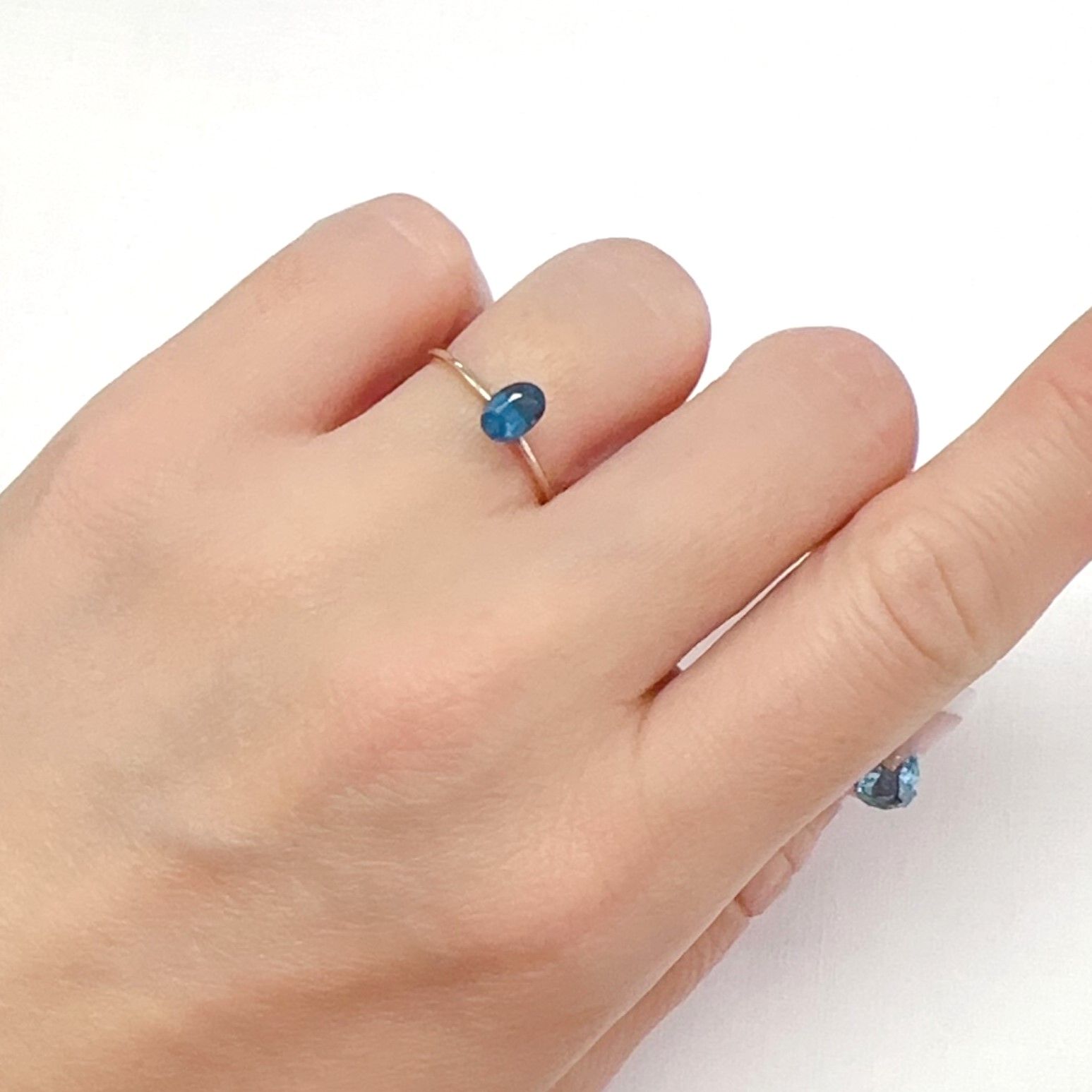 オーシャンブルーカイヤナイト(宝石名カイヤナイト)インド・オリッサ産 0.69ct 識別済[240326699]6x4mm前後