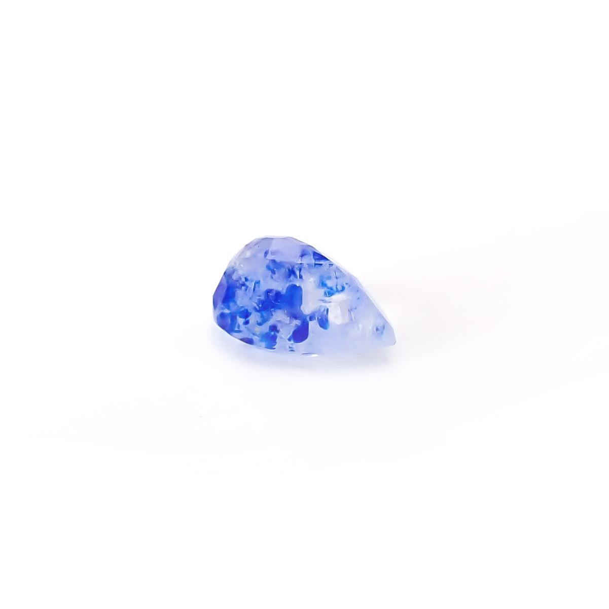 ラズライトインソーダライト フルオレッセンス アフガニスタン産 0.79ct / 7.5x4.9mm前後 [260431999]