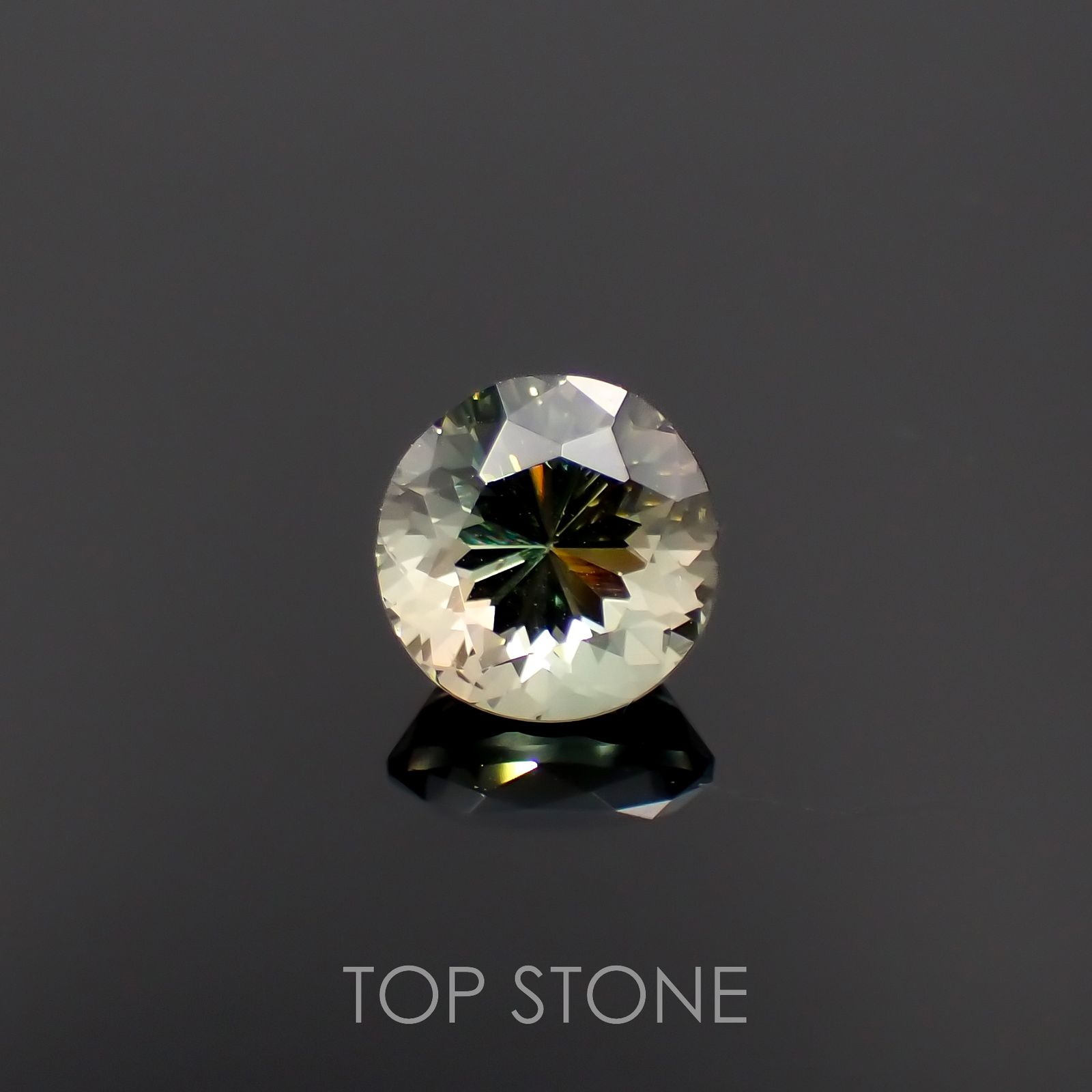 バイカラーオレゴンサンストーン(宝石名ラブラドライト)アメリカ・オレゴン州産 2.83ct 識別済[230321113]9x8.9mm前後