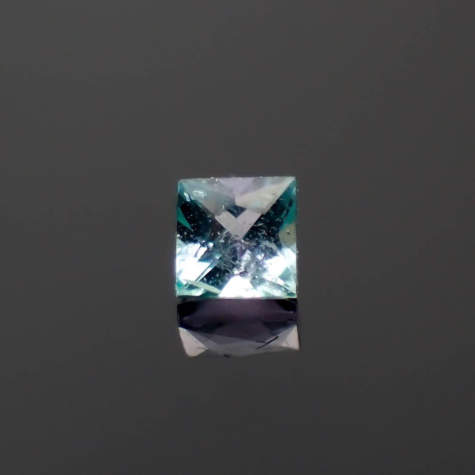 ◇プリンセスカット◇ブルーグリーンコーネルピン タンザニア産 0.096ct / 2.3x2.3mm前後 [260222852]